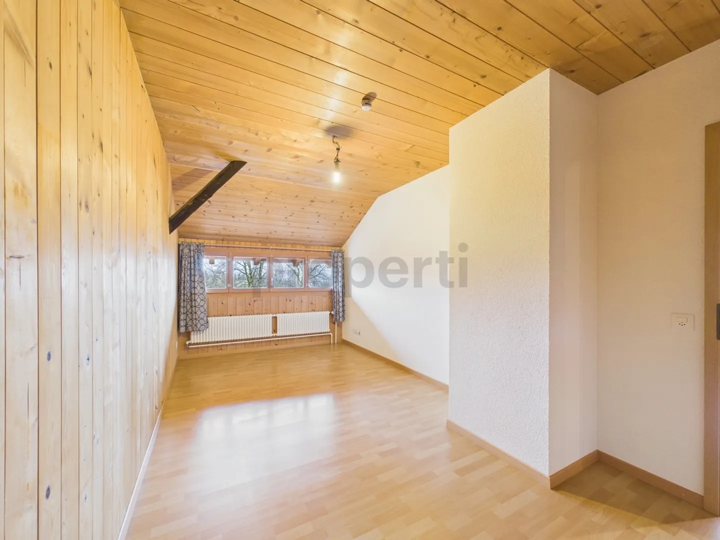 Attico di 4,5 stanze in posizione tranquilla e soleggiata - Foto 11 di 13