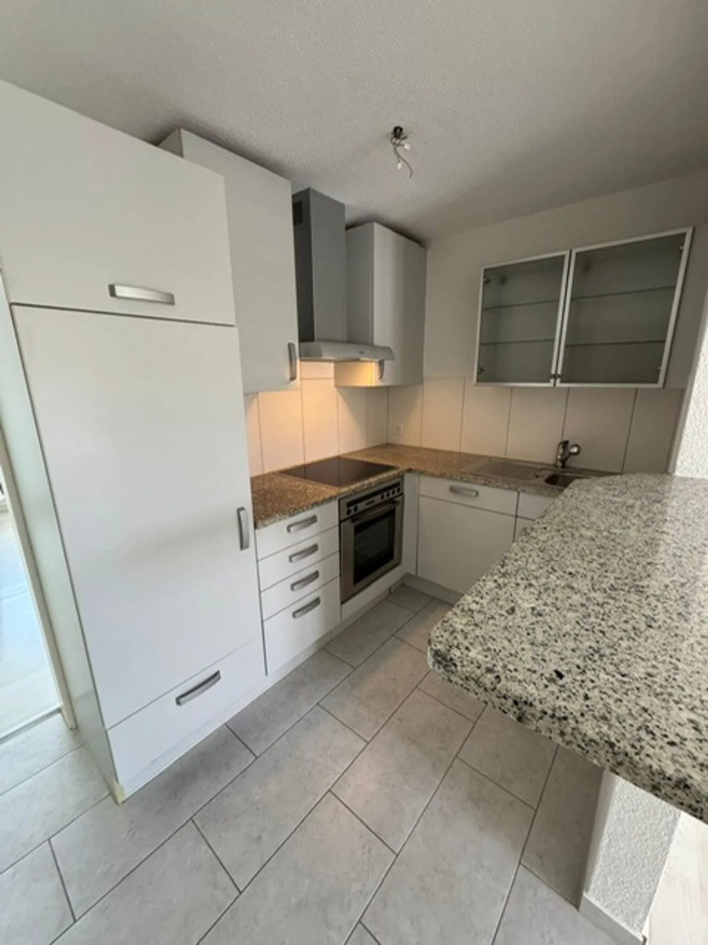 Charming 2-room apartment with balcony and view into the greenery - Photo 1 of 7