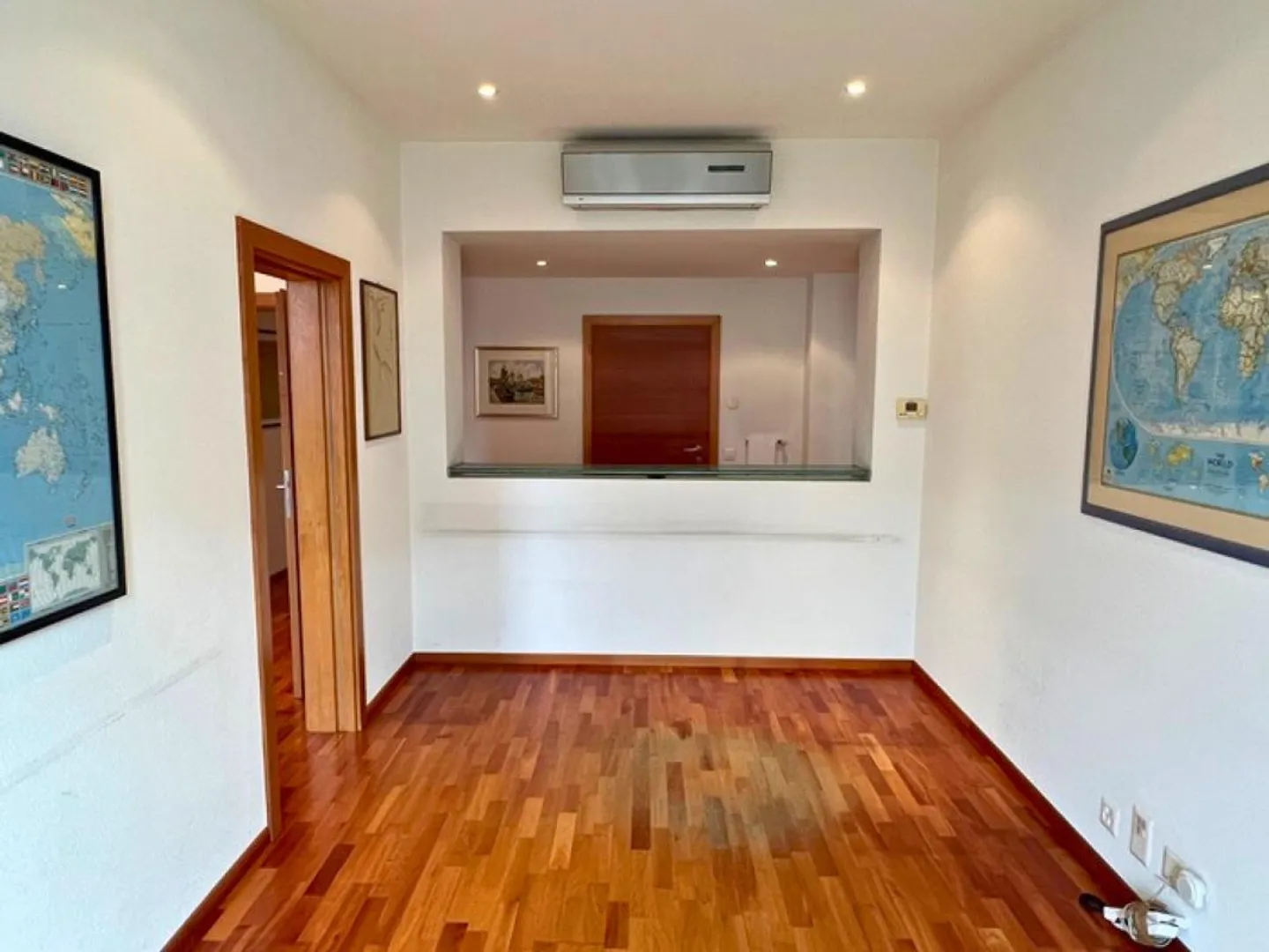 À vendre appartement élégant au centre de Chiasso utilisé comme bureaux - Photo 4 sur 10