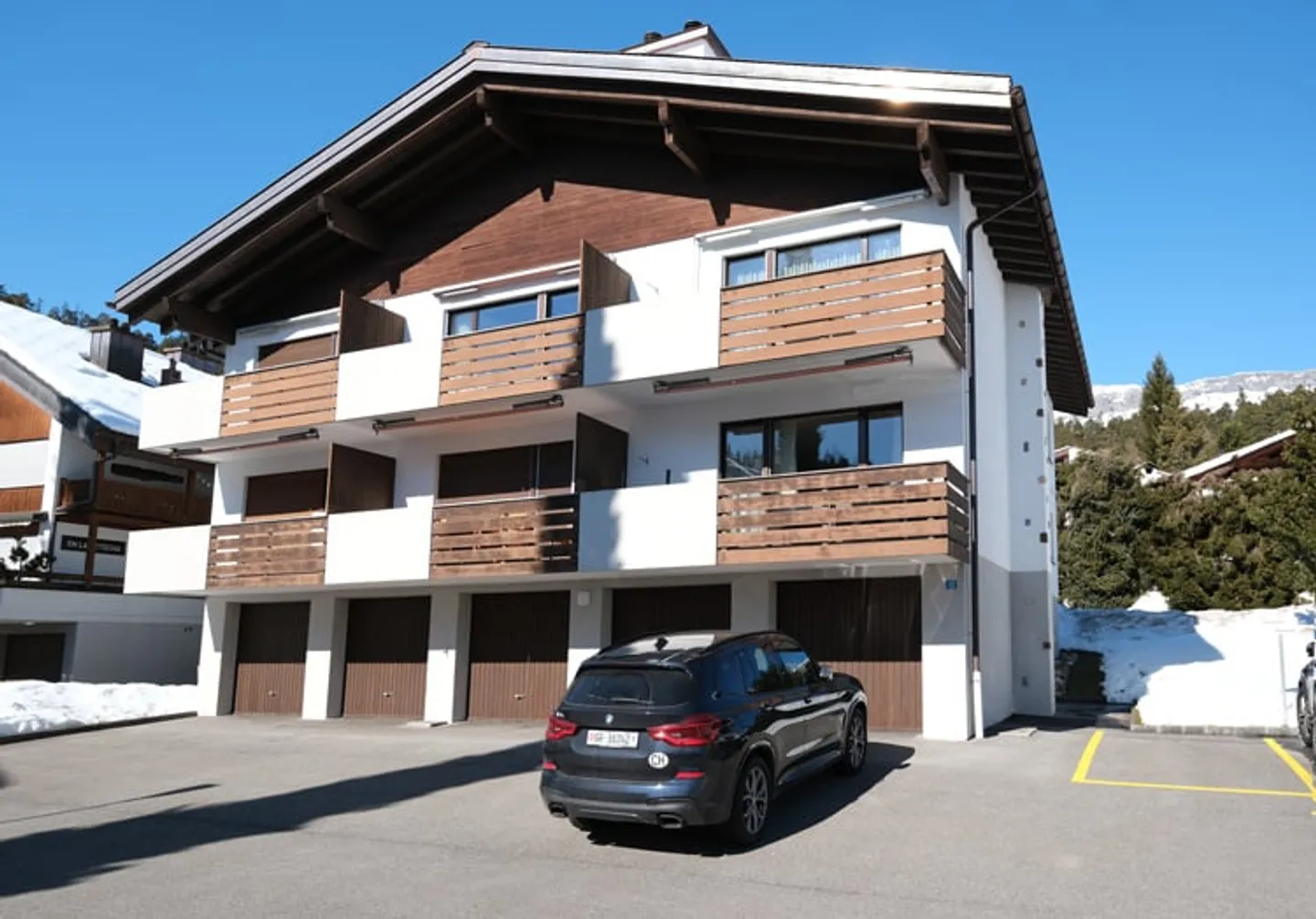A large and charming penthouse in the best location with ski-in and ski-out in Laax Murschetg - Photo 1 of 11