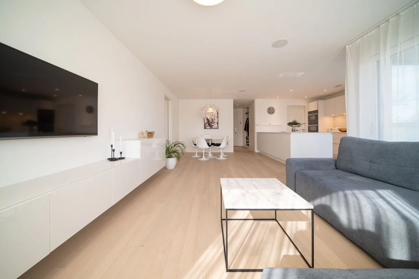 Exclusive 3.5-room apartment in Zurich-Wollishofen near Lake Zurich - Photo 3 of 12