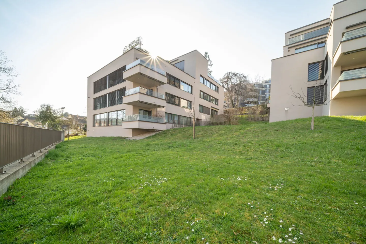 Exclusive 3.5-room apartment in Zurich-Wollishofen near Lake Zurich - Photo 1 of 12