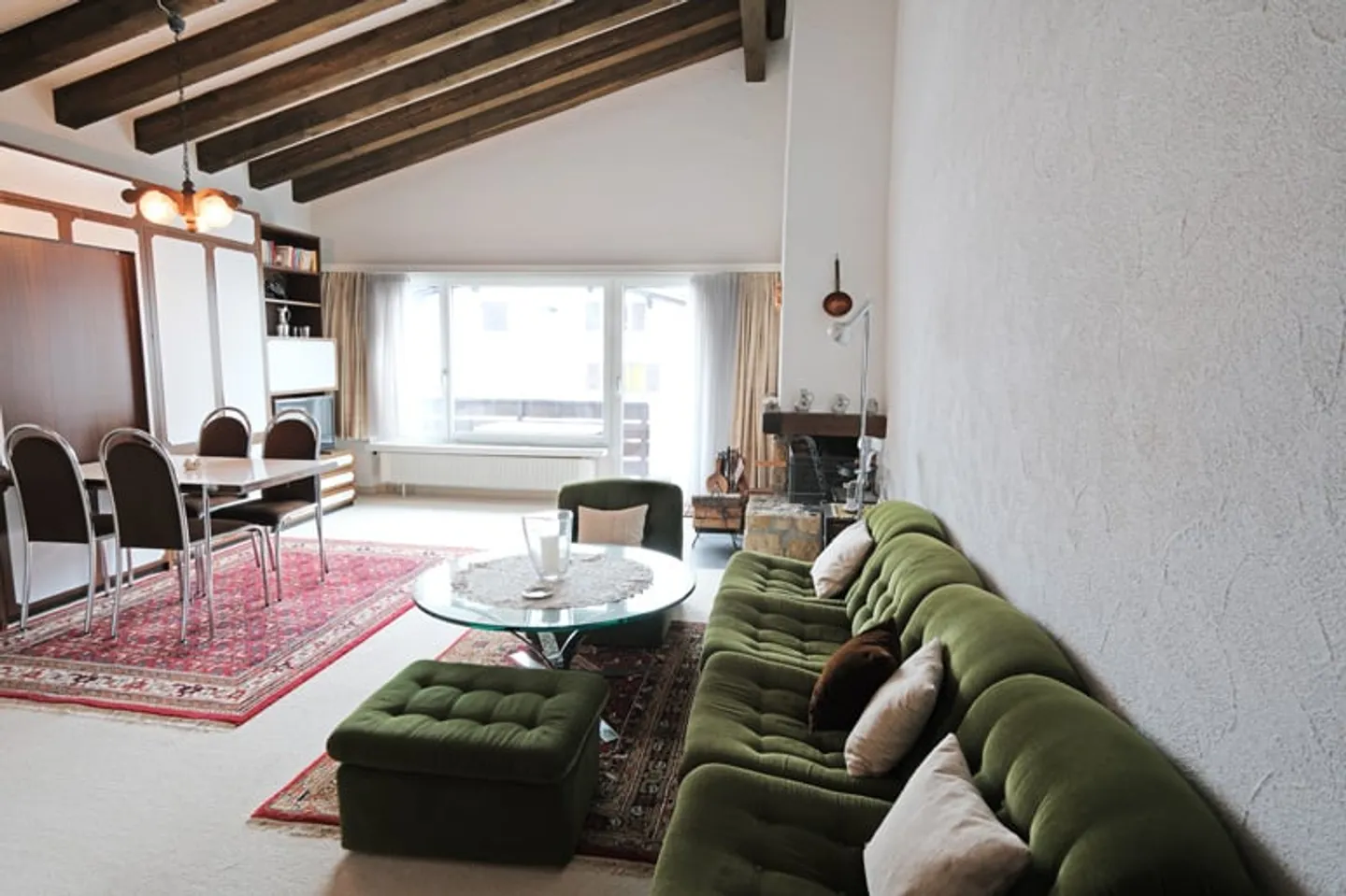 A large and charming penthouse in the best location with ski-in and ski-out in Laax Murschetg - Photo 2 of 11