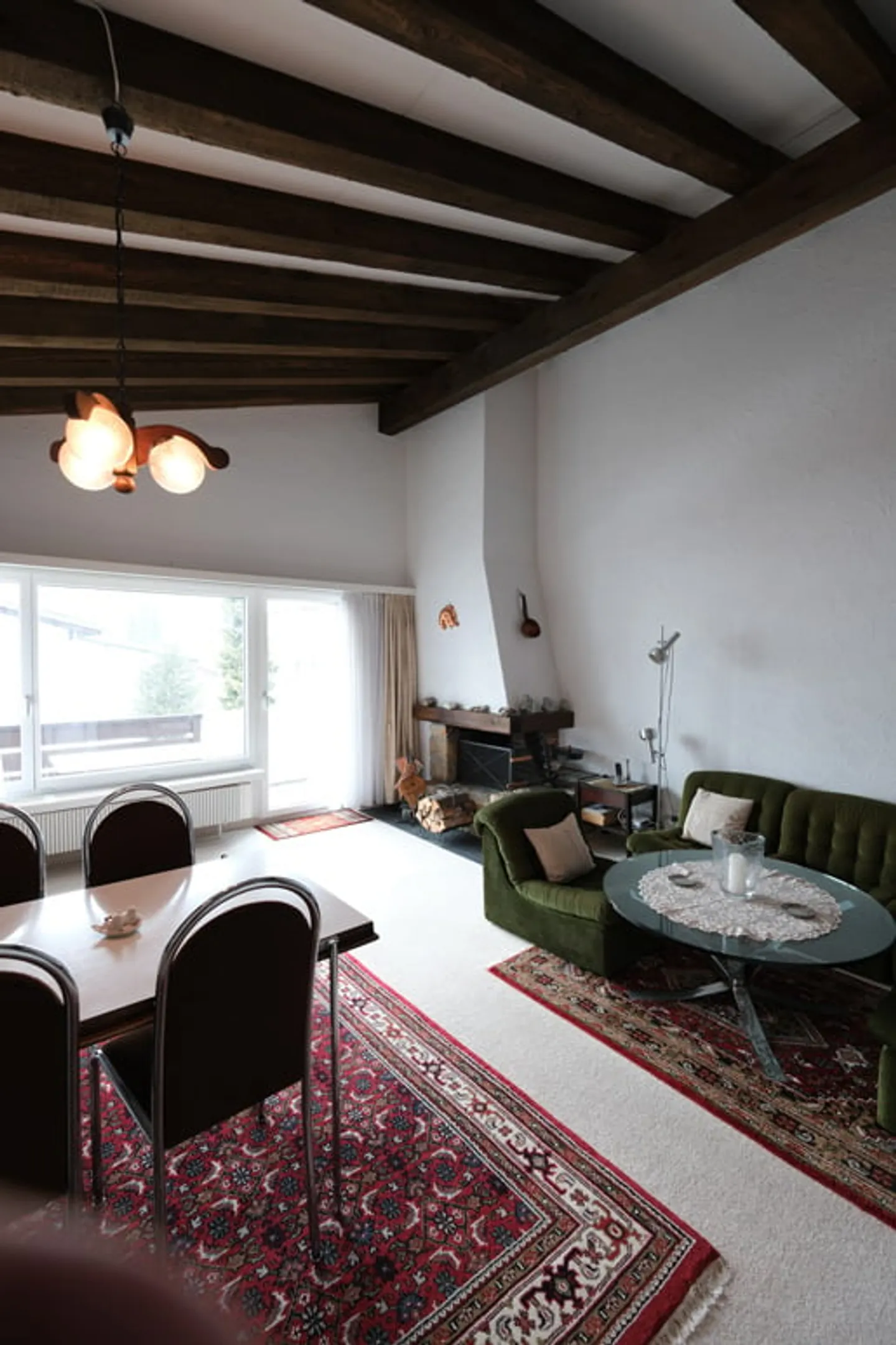 A large and charming penthouse in the best location with ski-in and ski-out in Laax Murschetg - Photo 3 of 11