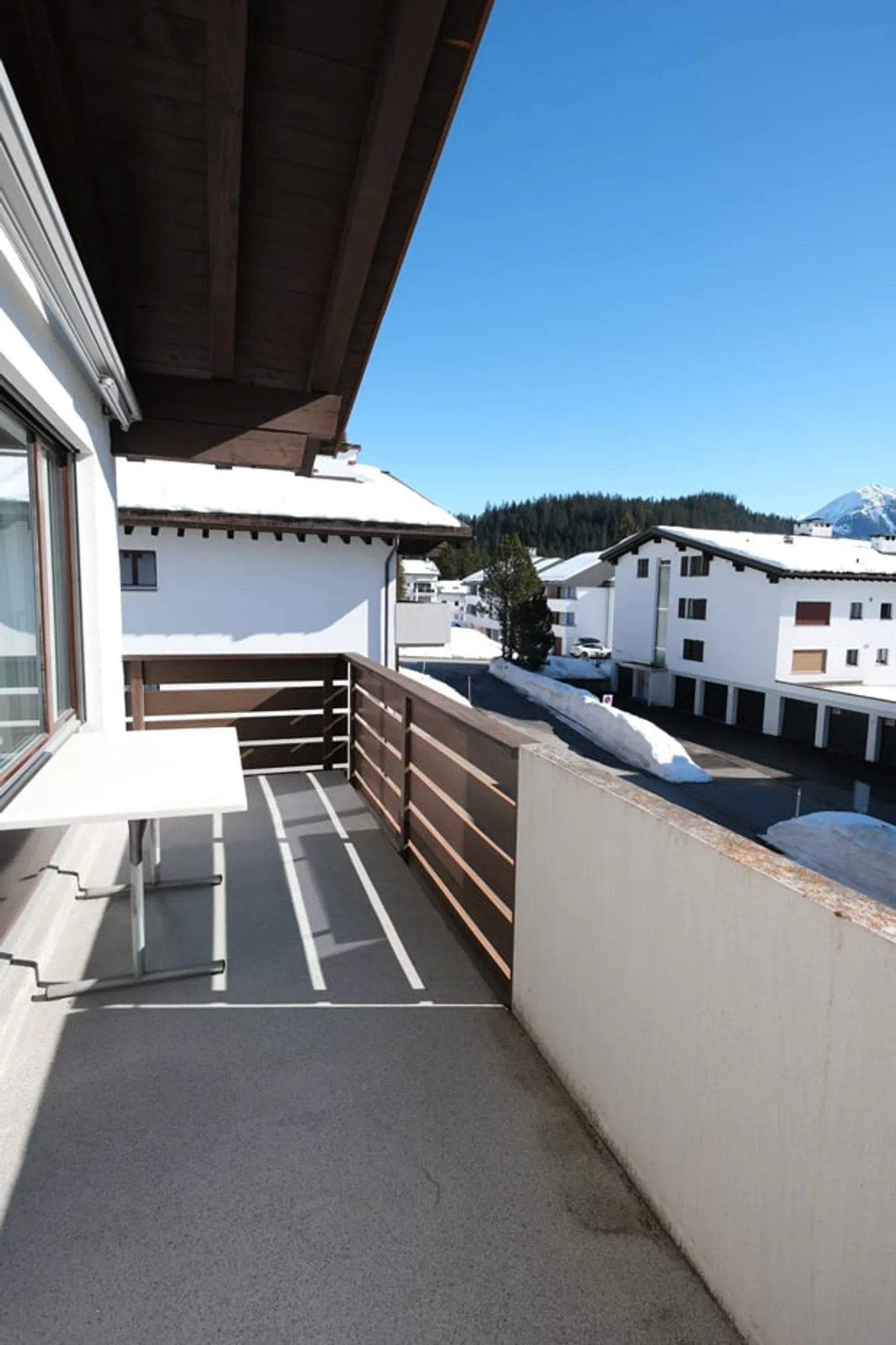 A large and charming penthouse in the best location with ski-in and ski-out in Laax Murschetg - Photo 5 of 11