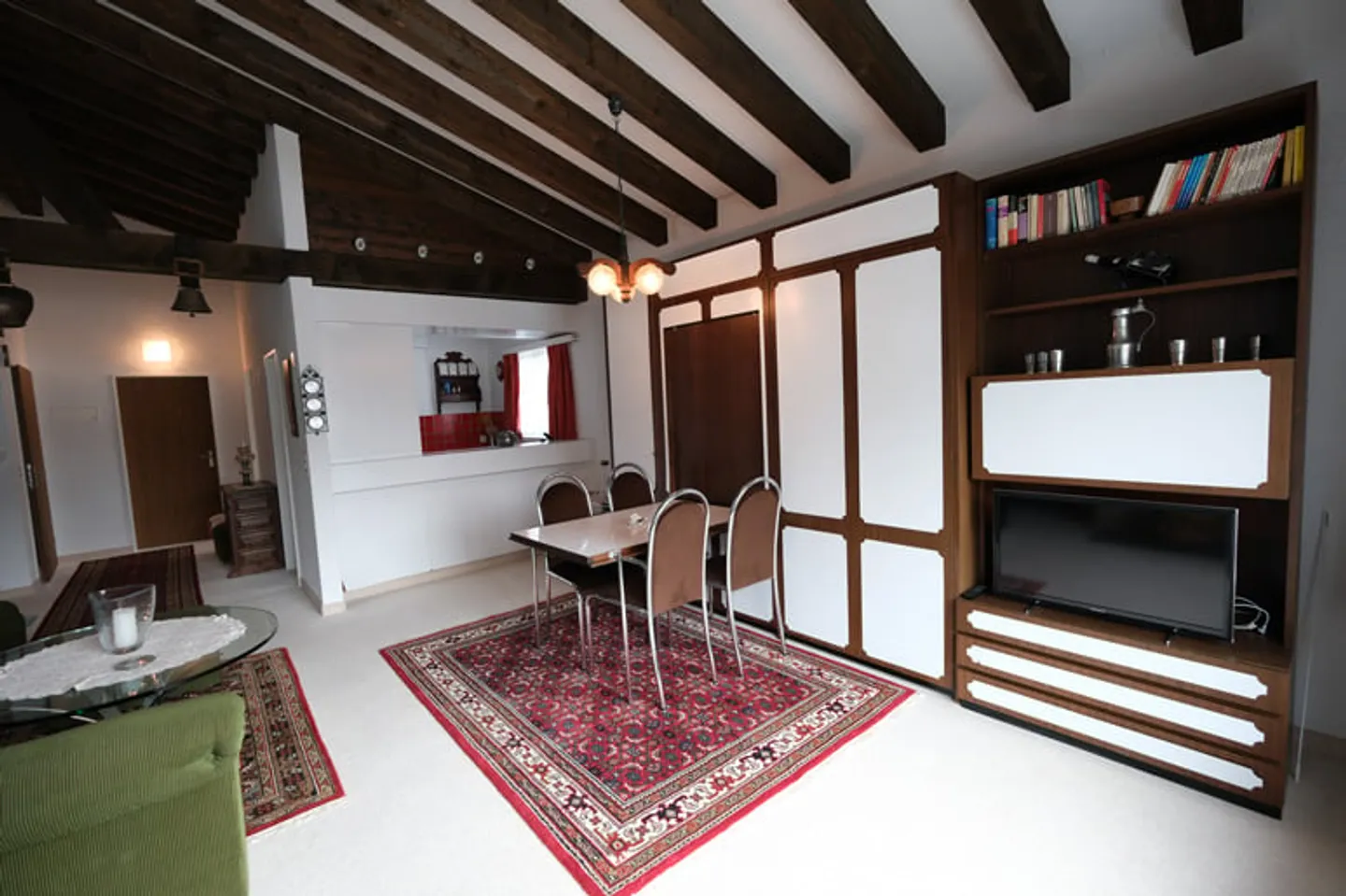 A large and charming penthouse in the best location with ski-in and ski-out in Laax Murschetg - Photo 6 of 11