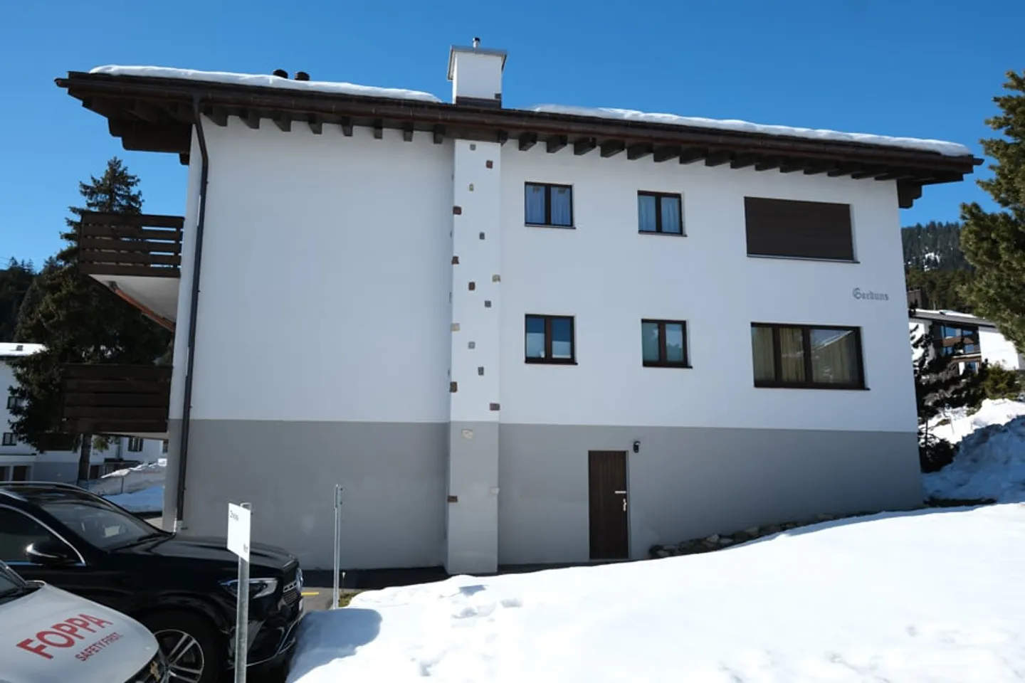 A large and charming penthouse in the best location with ski-in and ski-out in Laax Murschetg - Photo 10 of 11