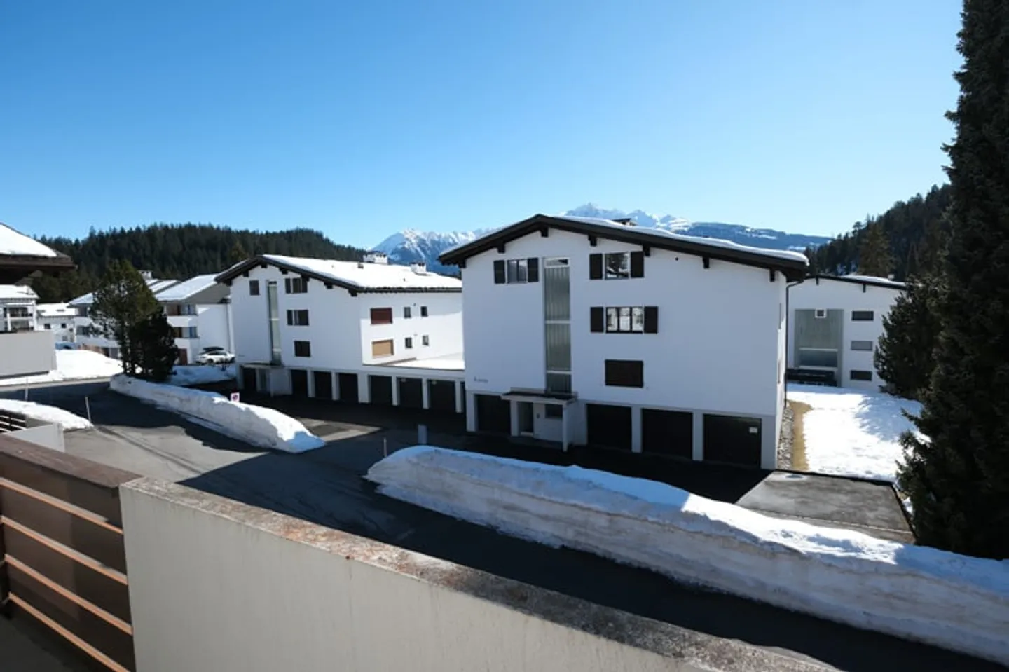 A large and charming penthouse in the best location with ski-in and ski-out in Laax Murschetg - Photo 11 of 11