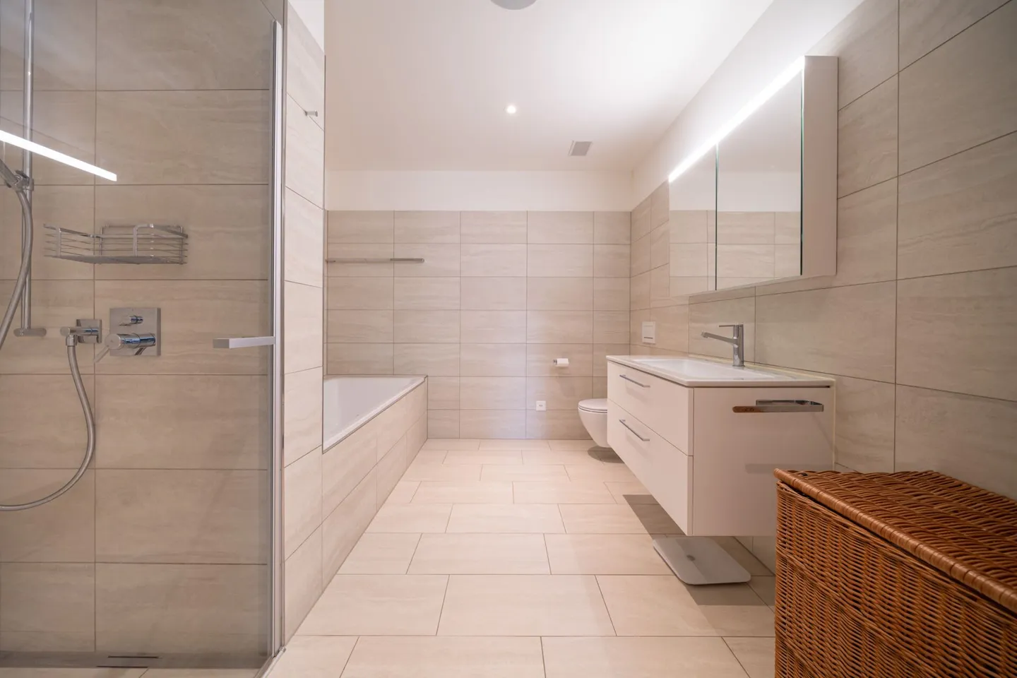 Exclusive 3.5-room apartment in Zurich-Wollishofen near Lake Zurich - Photo 8 of 12