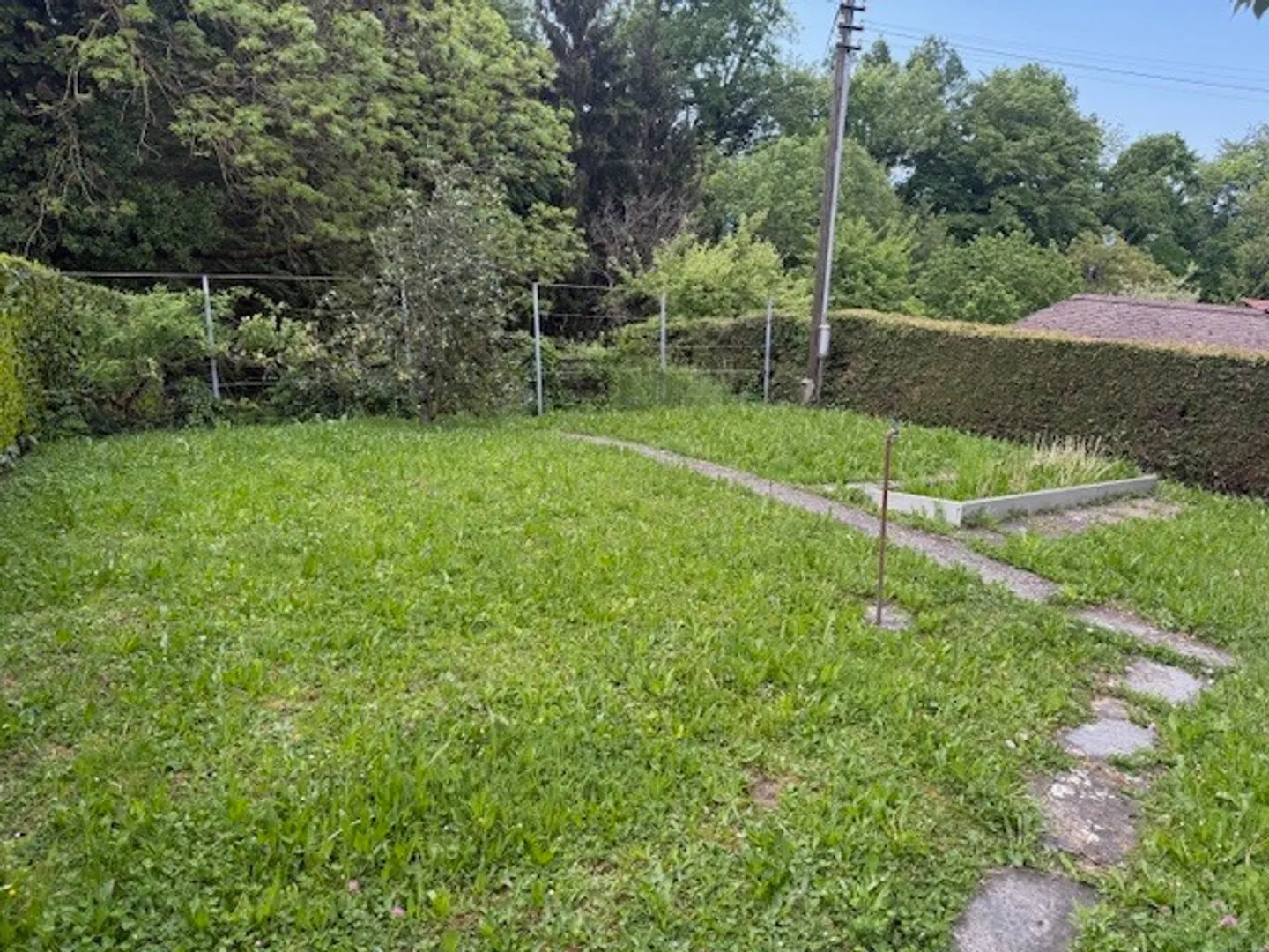 À louer - 2,5 pièces - 72m2 + terrasse et jardin - Plan 13 - Belmont s/Lsne - Photo 1 sur 18