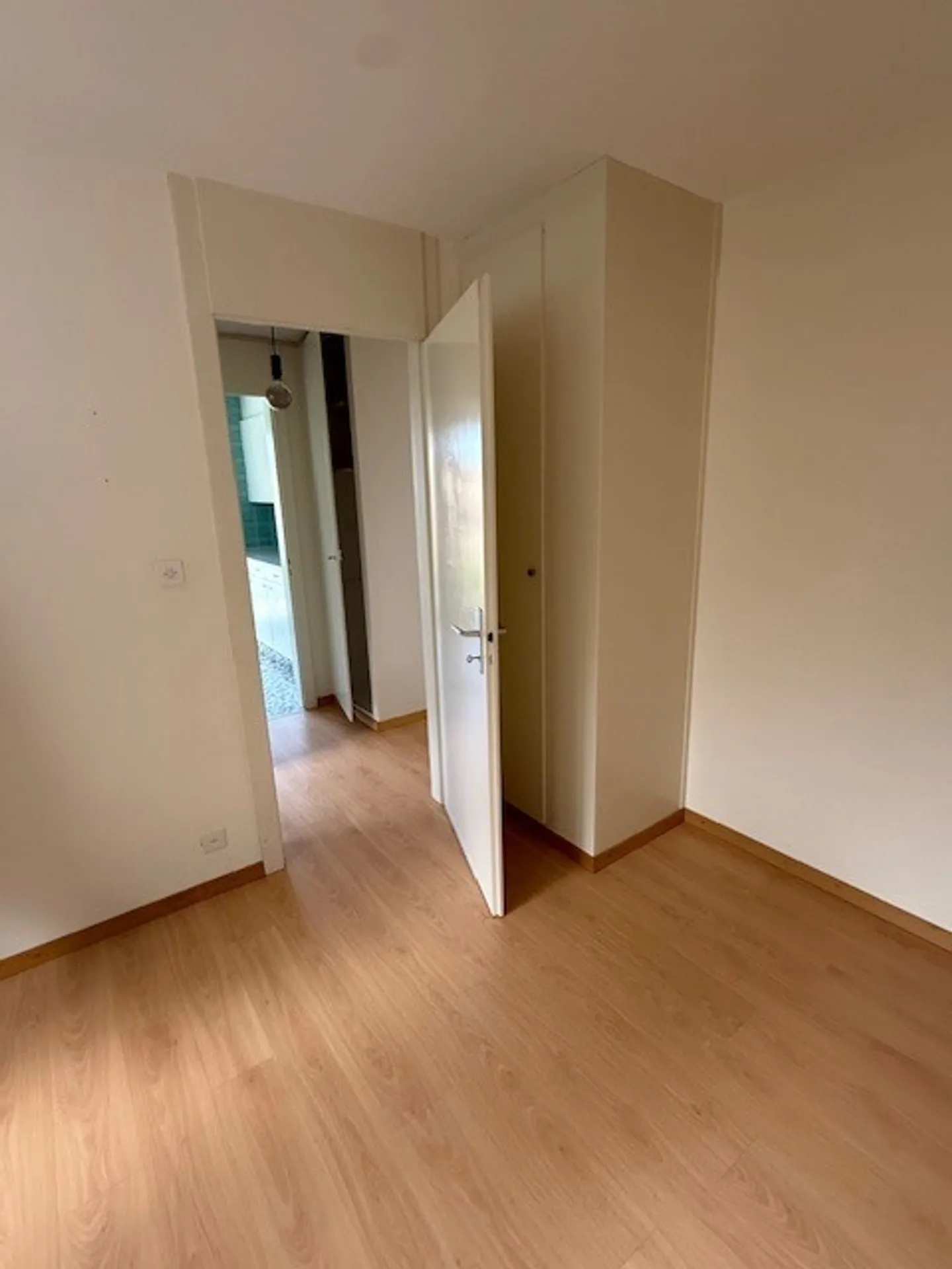 À louer - 2,5 pièces - 72m2 + terrasse et jardin - Plan 13 - Belmont s/Lsne - Photo 2 sur 18