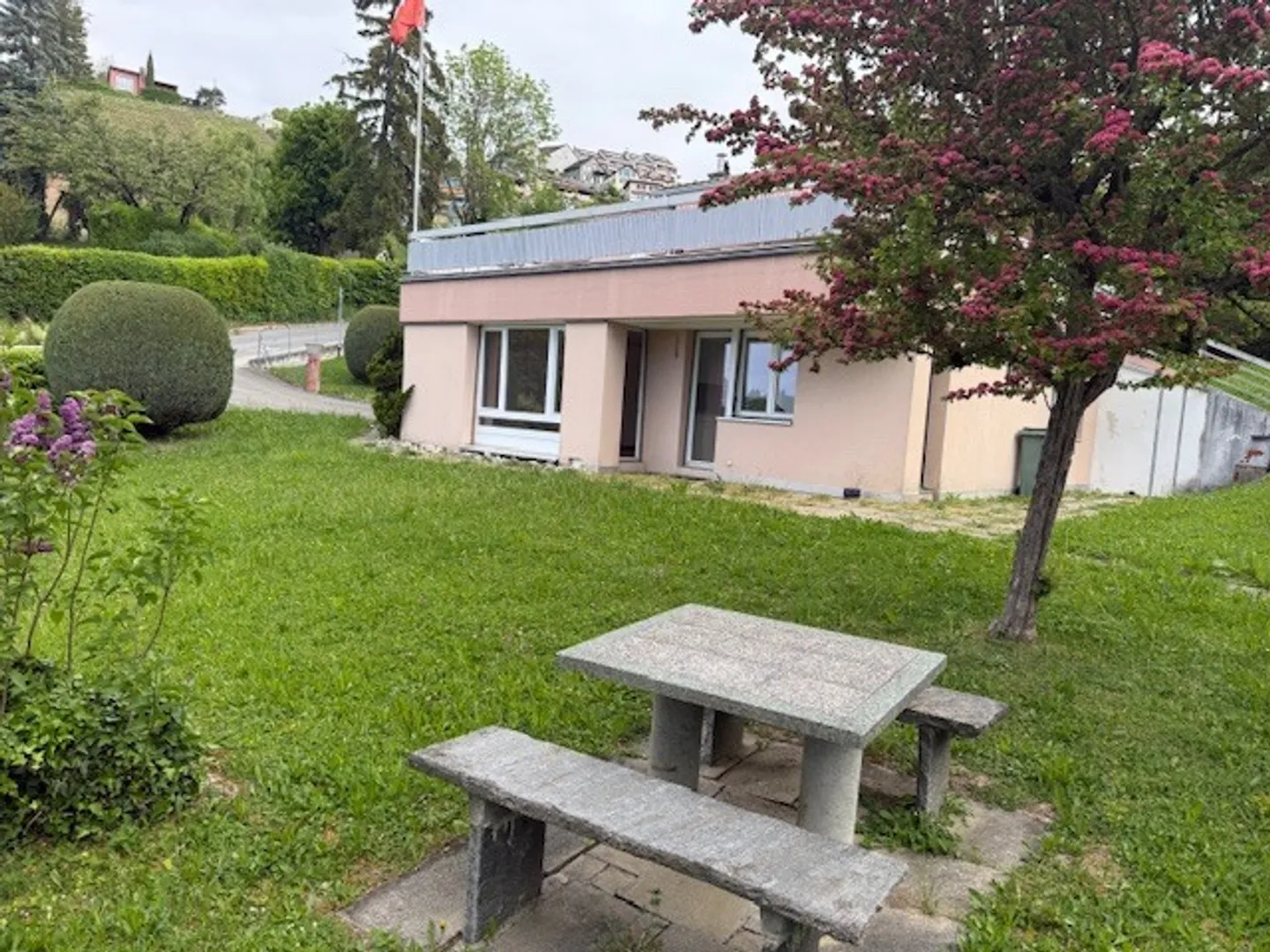 À louer - 2,5 pièces - 72m2 + terrasse et jardin - Plan 13 - Belmont s/Lsne - Photo 3 sur 18