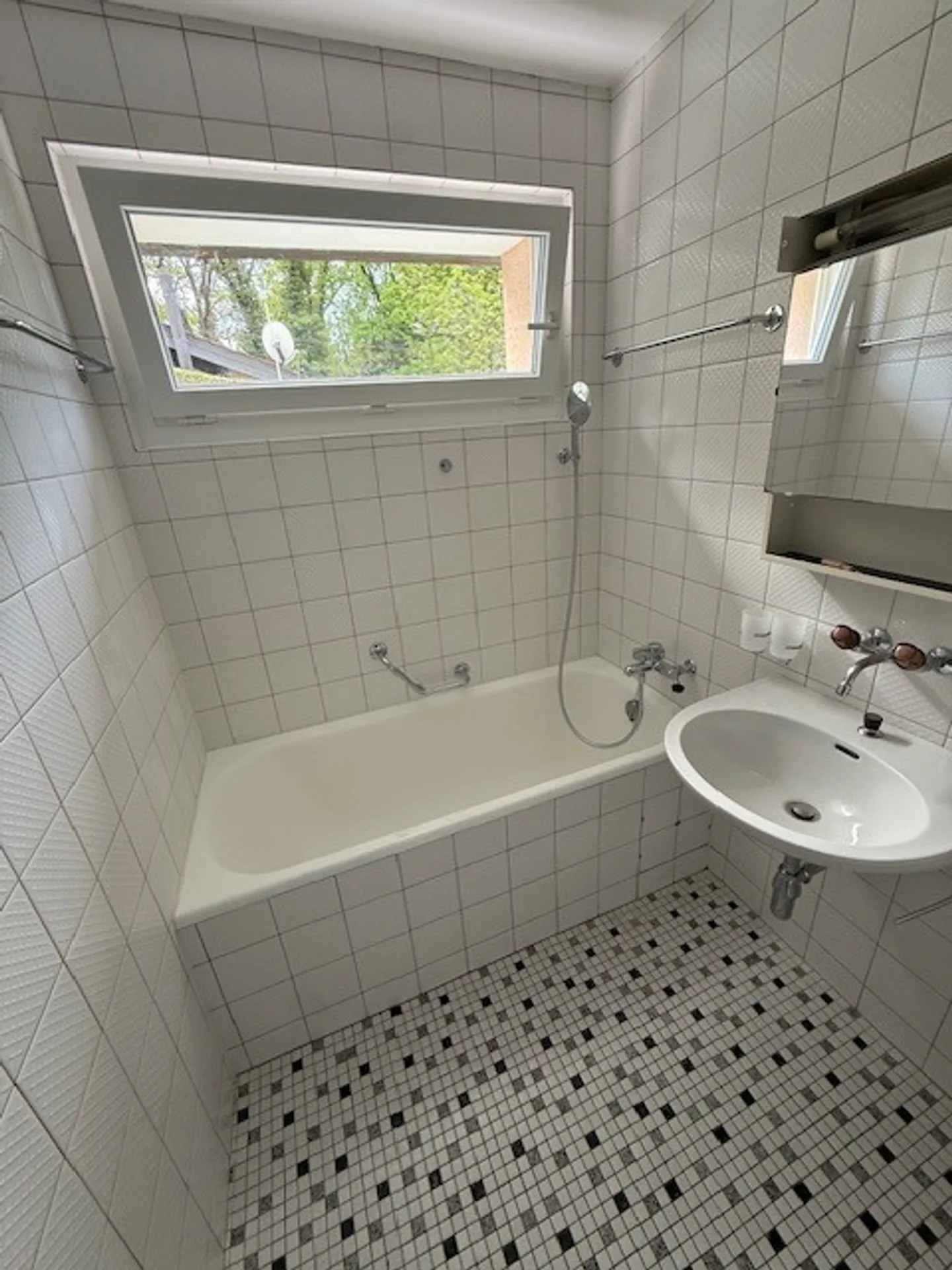 À louer - 2,5 pièces - 72m2 + terrasse et jardin - Plan 13 - Belmont s/Lsne - Photo 6 sur 18