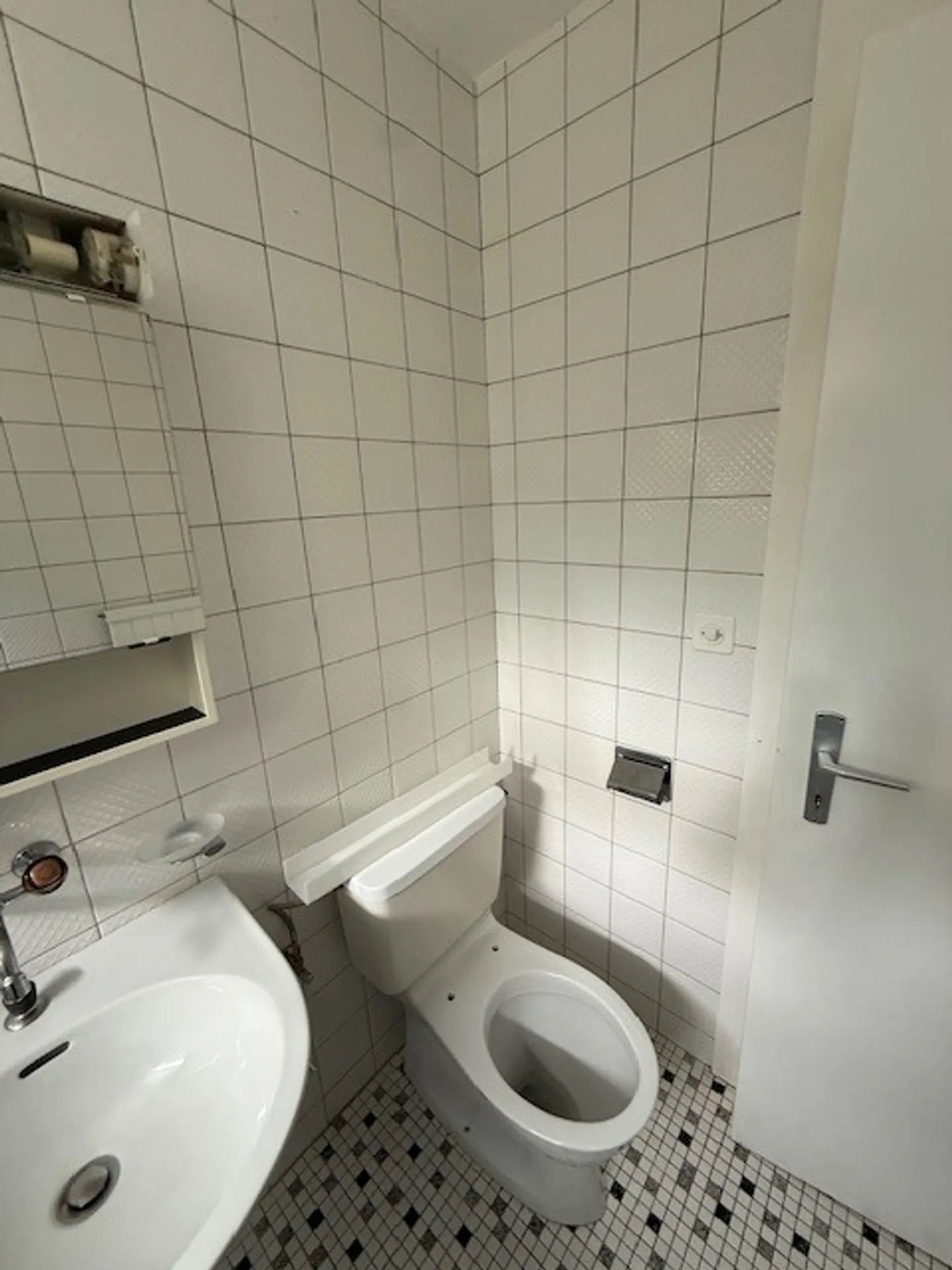 À louer - 2,5 pièces - 72m2 + terrasse et jardin - Plan 13 - Belmont s/Lsne - Photo 7 sur 18