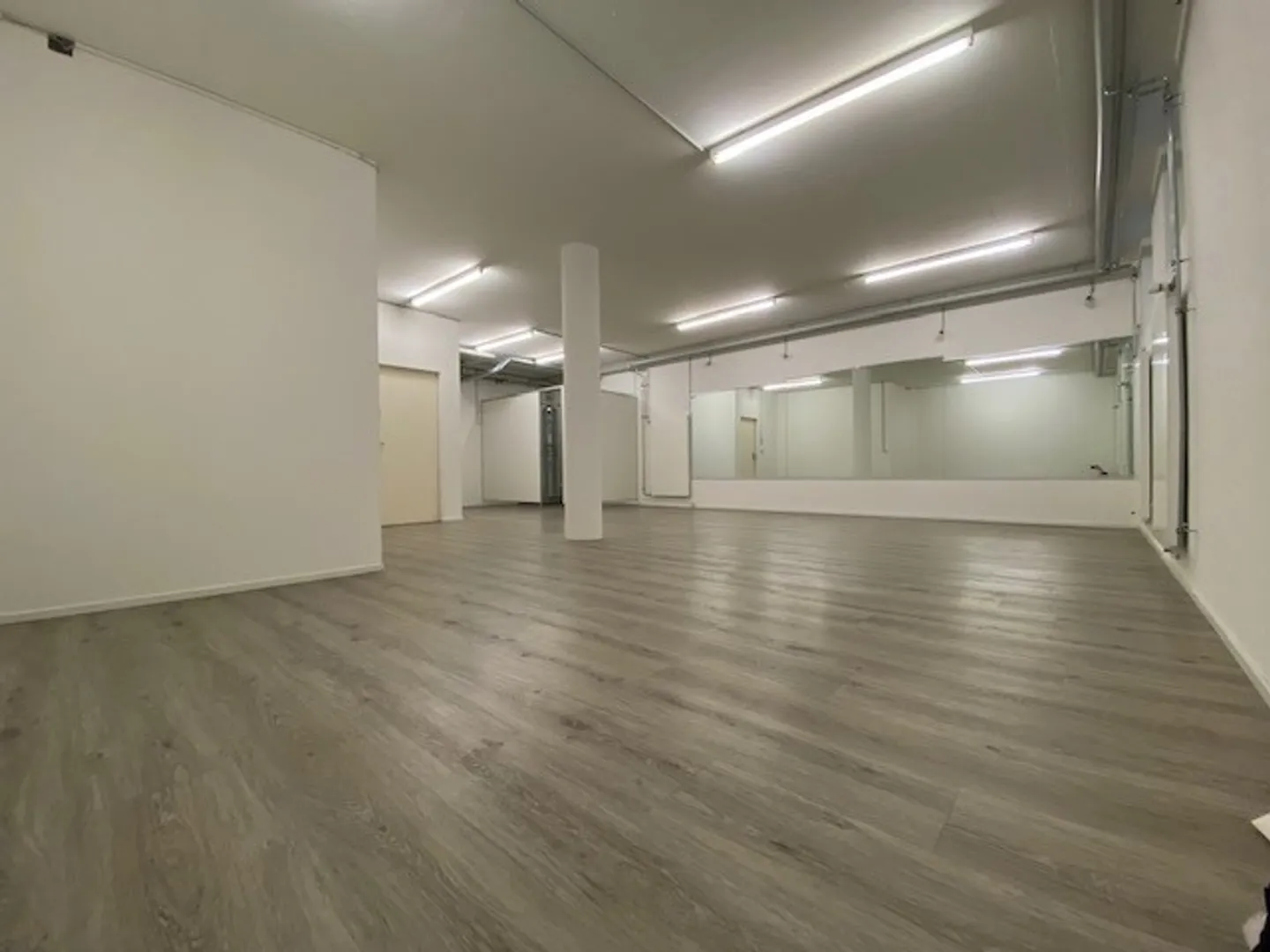 Sala multifunzionale con doccia/WC - Foto 2 di 5