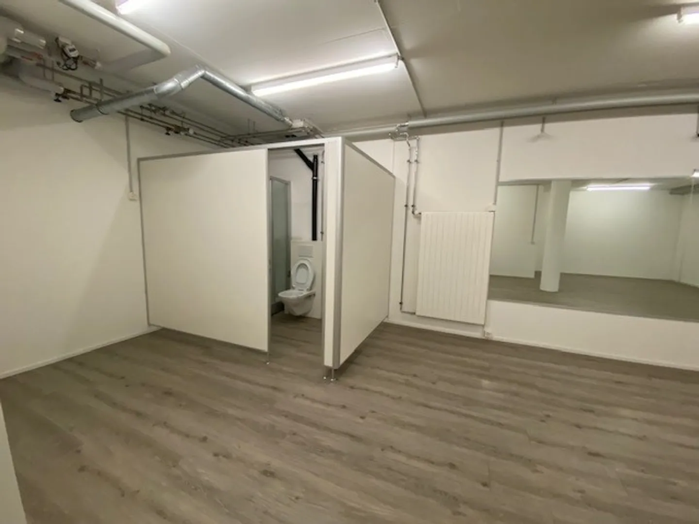 Sala multifunzionale con doccia/WC - Foto 4 di 5