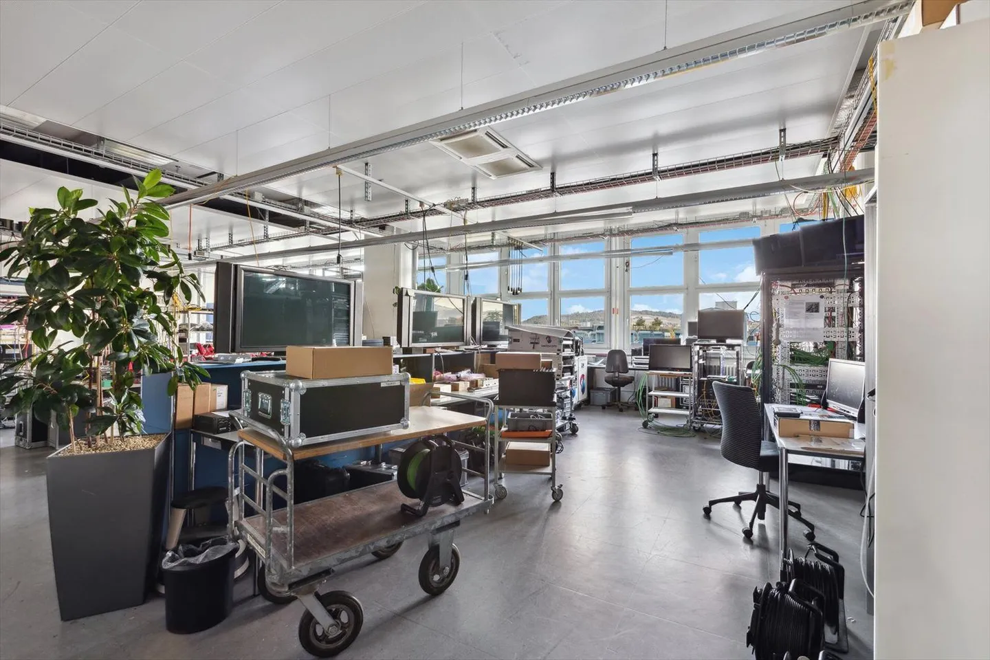 BIG Bern - spazi moderni per ufficio, laboratorio, magazzino o officina - Foto 4 di 13