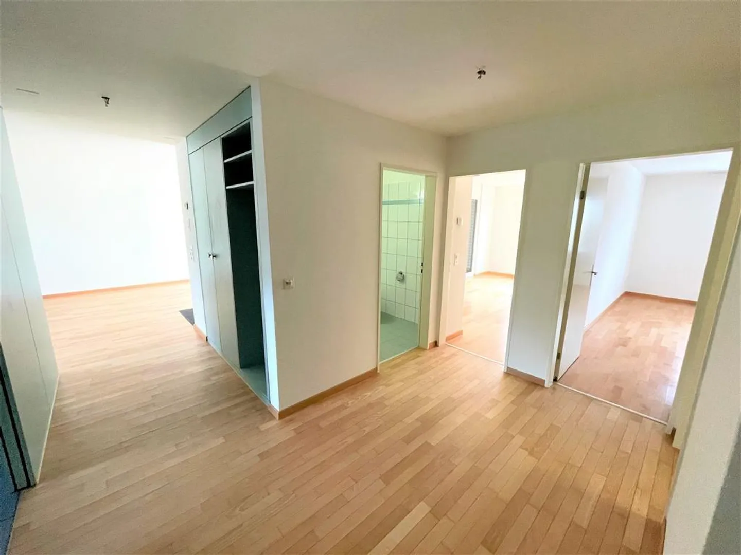 Appartement confortable de 3,5 pièces avec balcon - Photo 2 sur 8