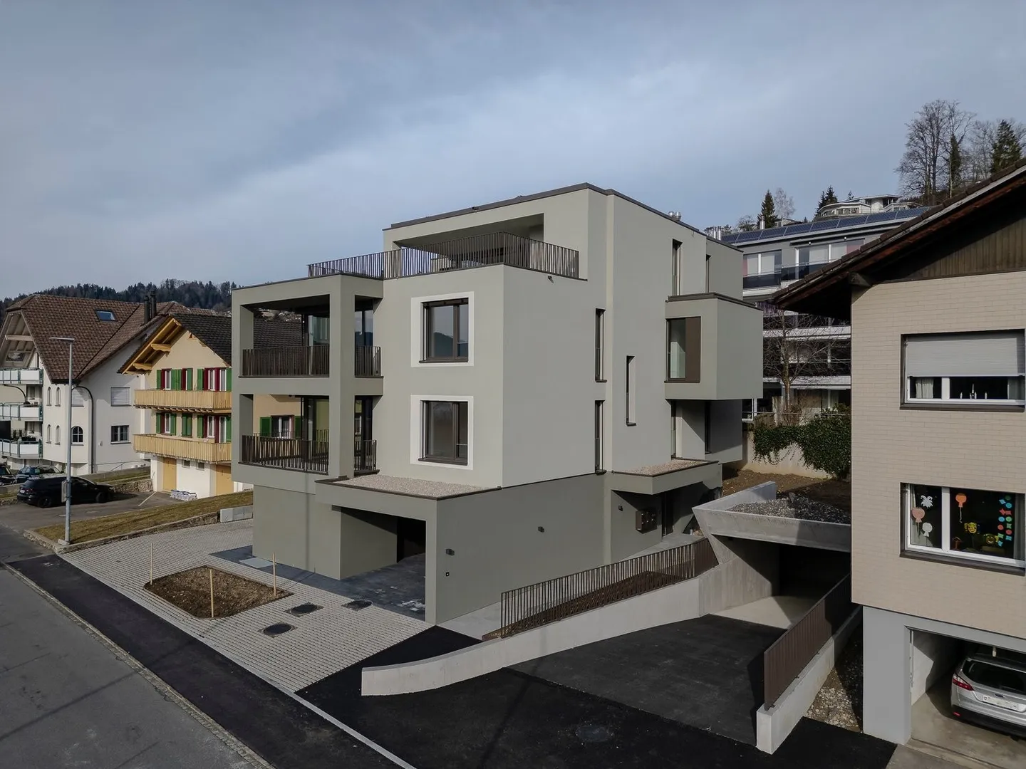 Moderne 2,5-Zimmer-Wohnung mit Seeblick im Zentrum von Oberägeri - Foto 3 von 8