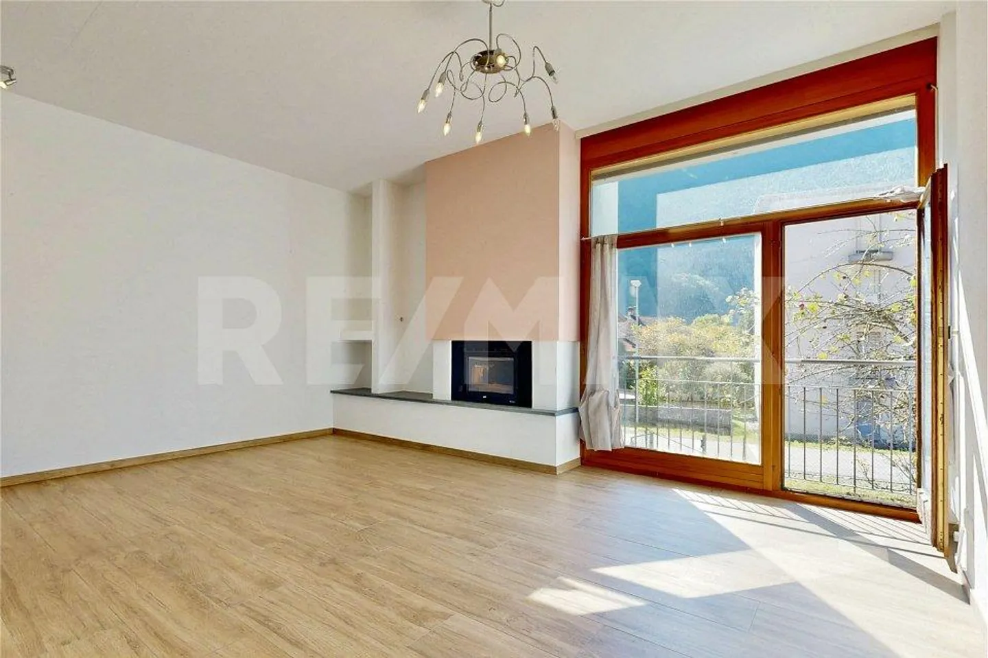 Casa contigua di 6 locali, comfort e tranquillità a Gordevio - Foto 3 di 13