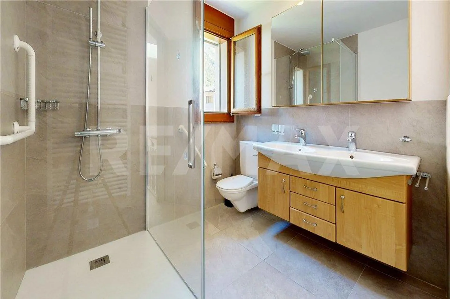 Casa contigua di 6 locali, comfort e tranquillità a Gordevio - Foto 8 di 13