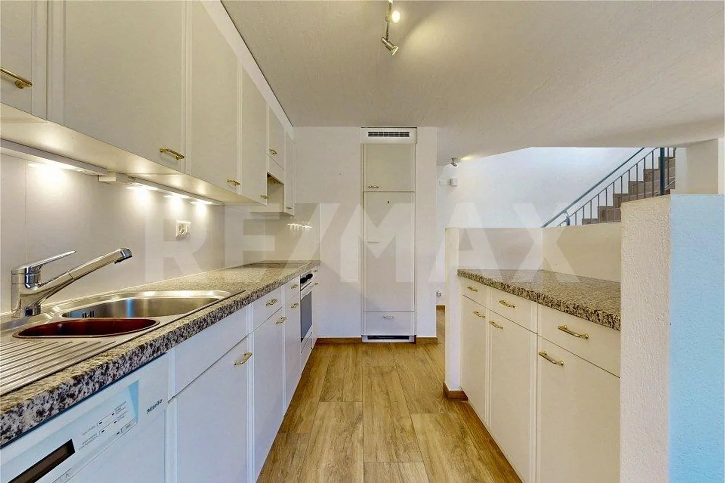 Casa contigua di 6 locali, comfort e tranquillità a Gordevio - Foto 6 di 13