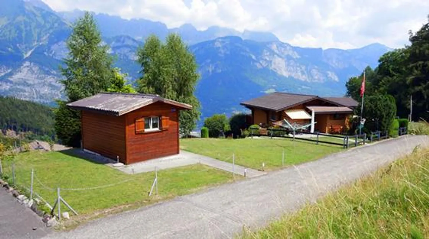 Charmantes Chalet mit Grundstück & Parkplätzen - Foto 10 von 11