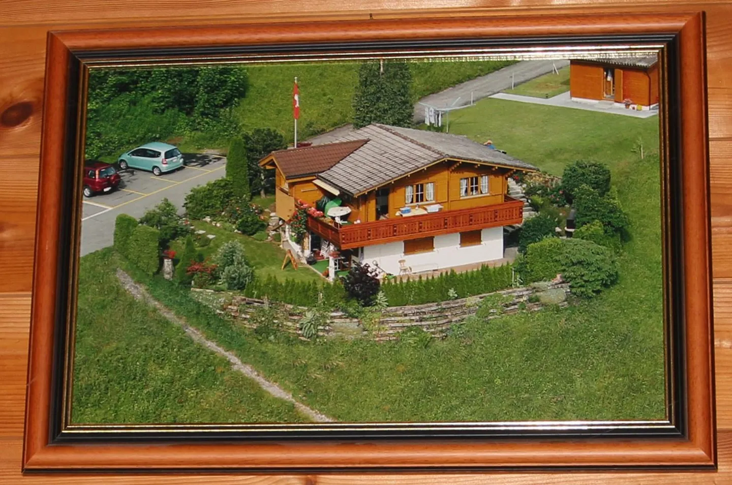 Charmantes Chalet mit Grundstück & Parkplätzen - Foto 9 von 11