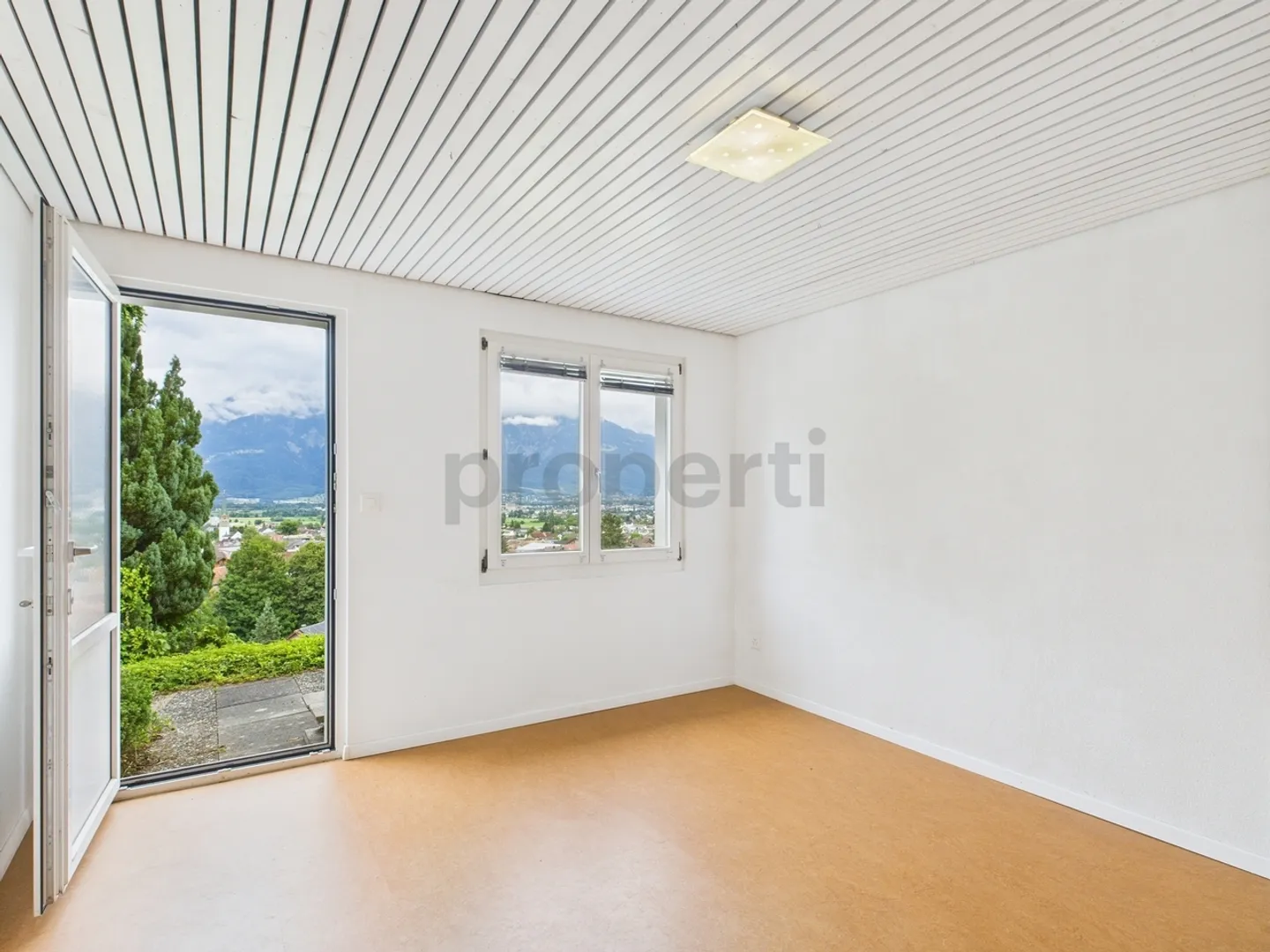 Spacious Single-Family Home with Conservatory and Stunning View in Grabs SG - Photo 7 of 13