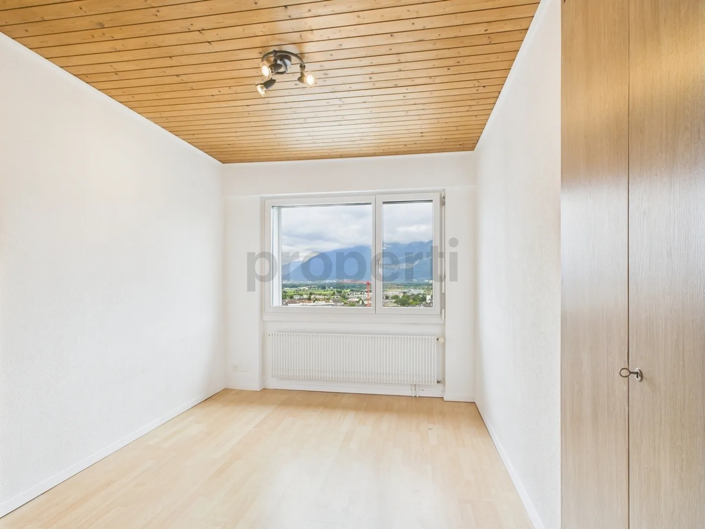 Spacious Single-Family Home with Conservatory and Stunning View in Grabs SG - Photo 9 of 13