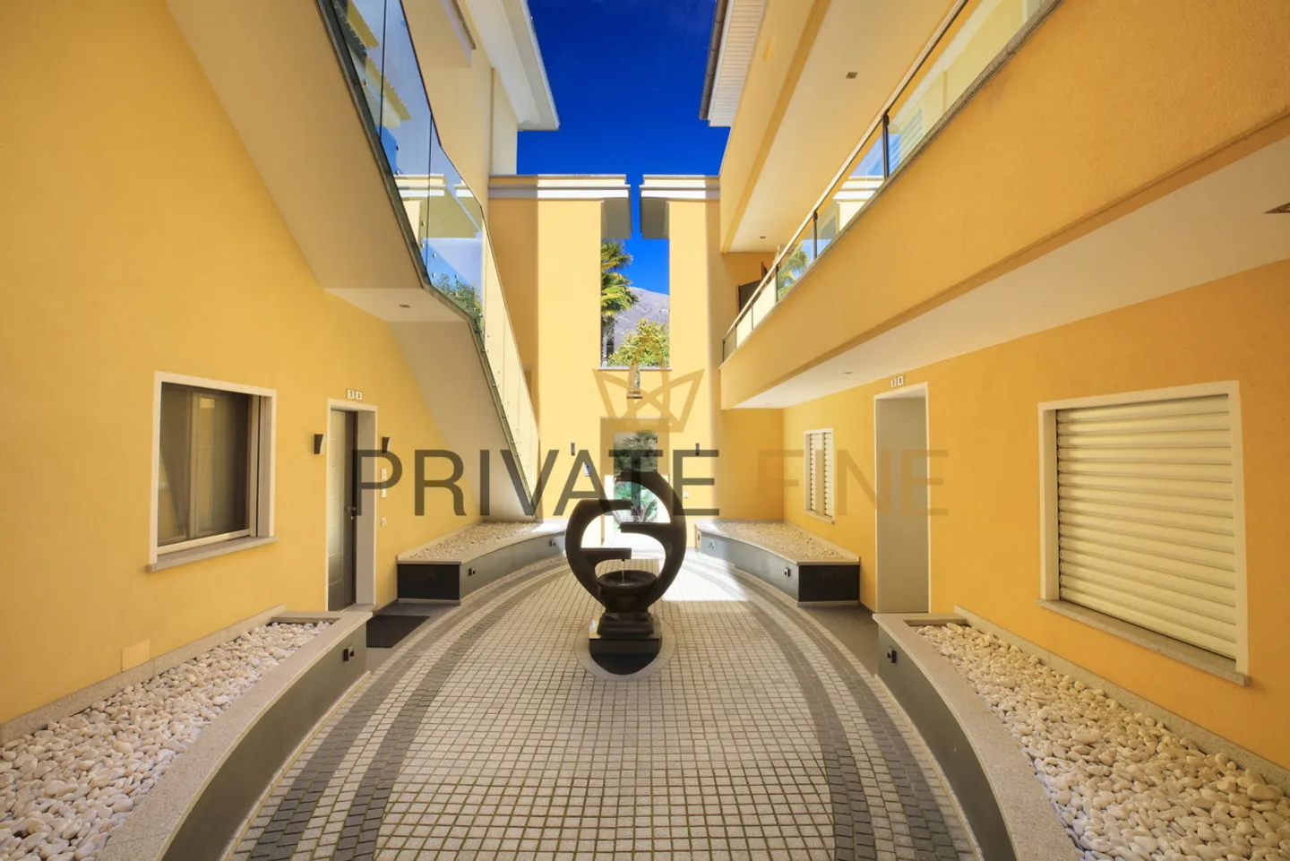 Elegant 5.5-Room Apartment - Photo 1 of 9