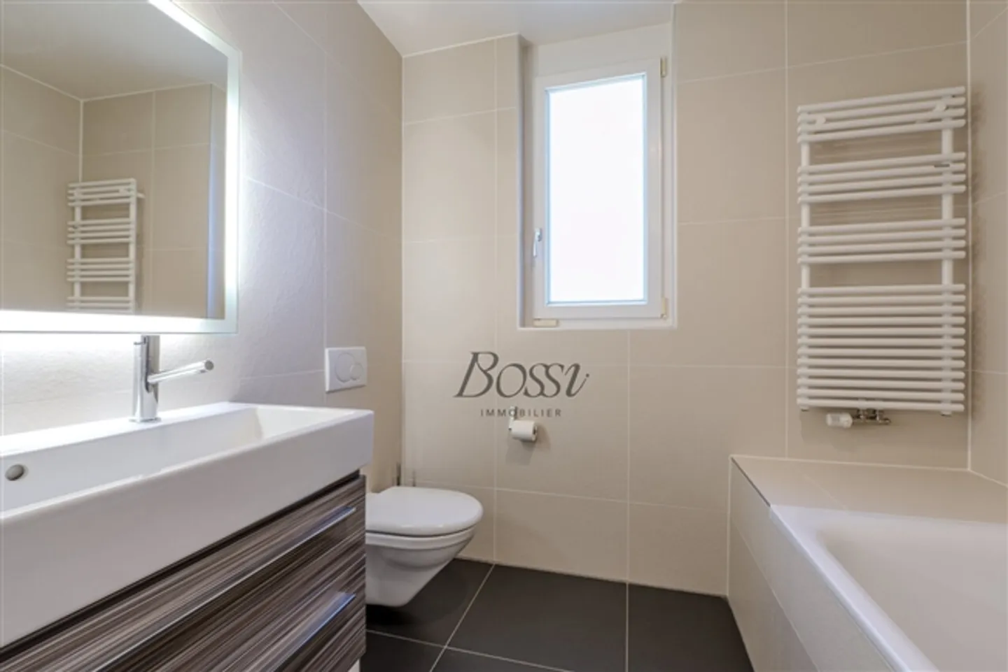 Comfort and Serenity 5-Room Apartment with Private Garden - Photo 9 of 11