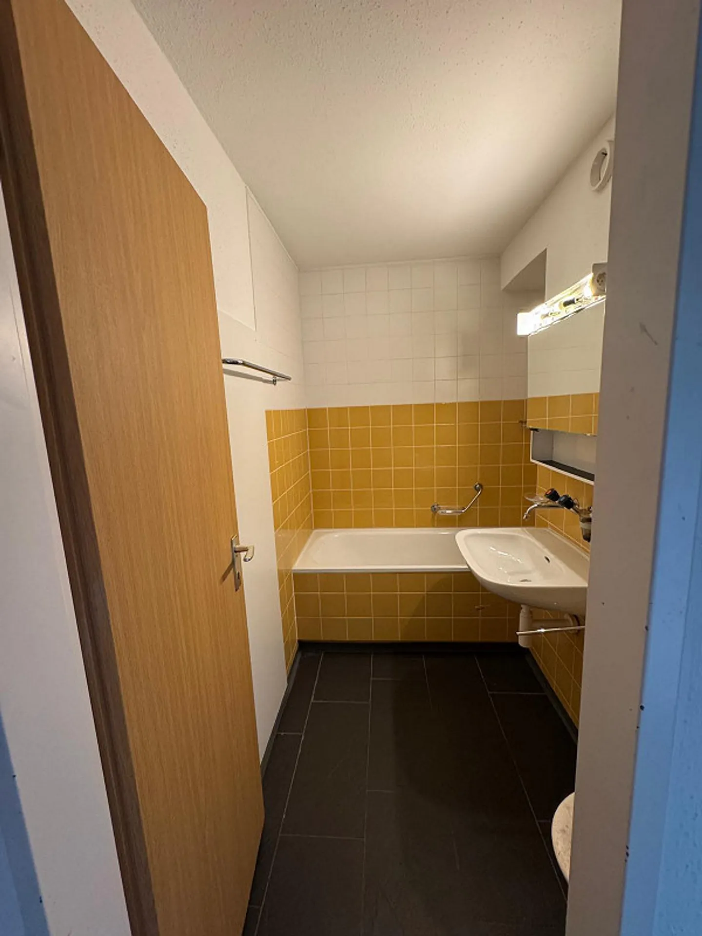 Charmante 2.5 Zimmer-Wohnung - Foto 8 von 8