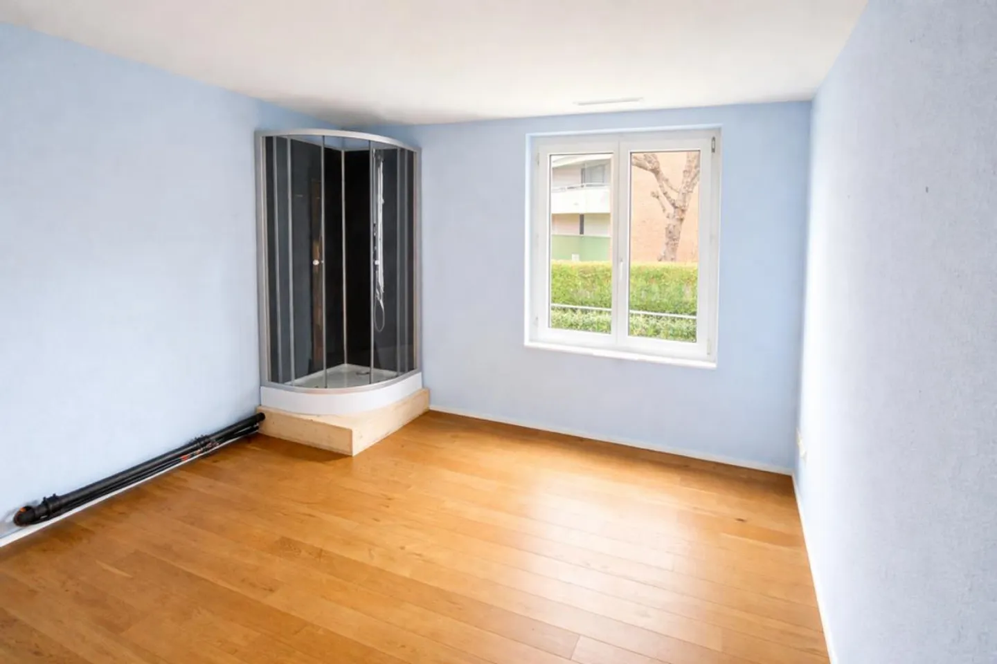 Espace commercial moderne dans un endroit attrayant - Photo 2 sur 4