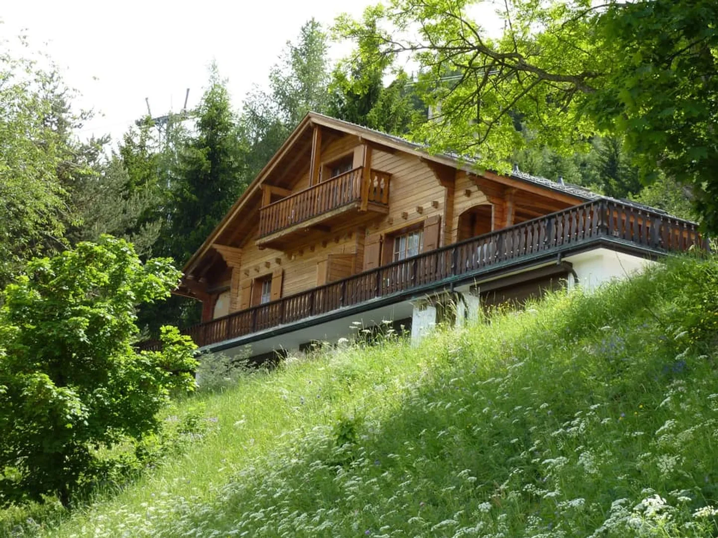 Ferienwohnung - geräumige Wohnung neben den Seilbahnen - Foto 1 von 10