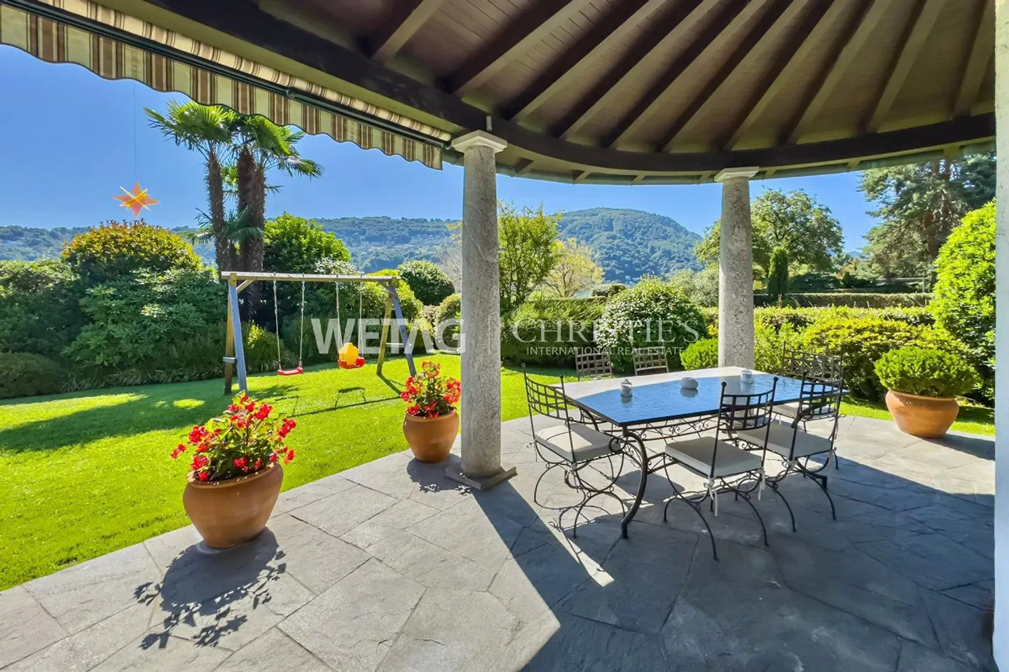 Elegant villa with pool in Lugano-Magliaso for sale, located directly on Lake Lugano - Photo 5 of 13