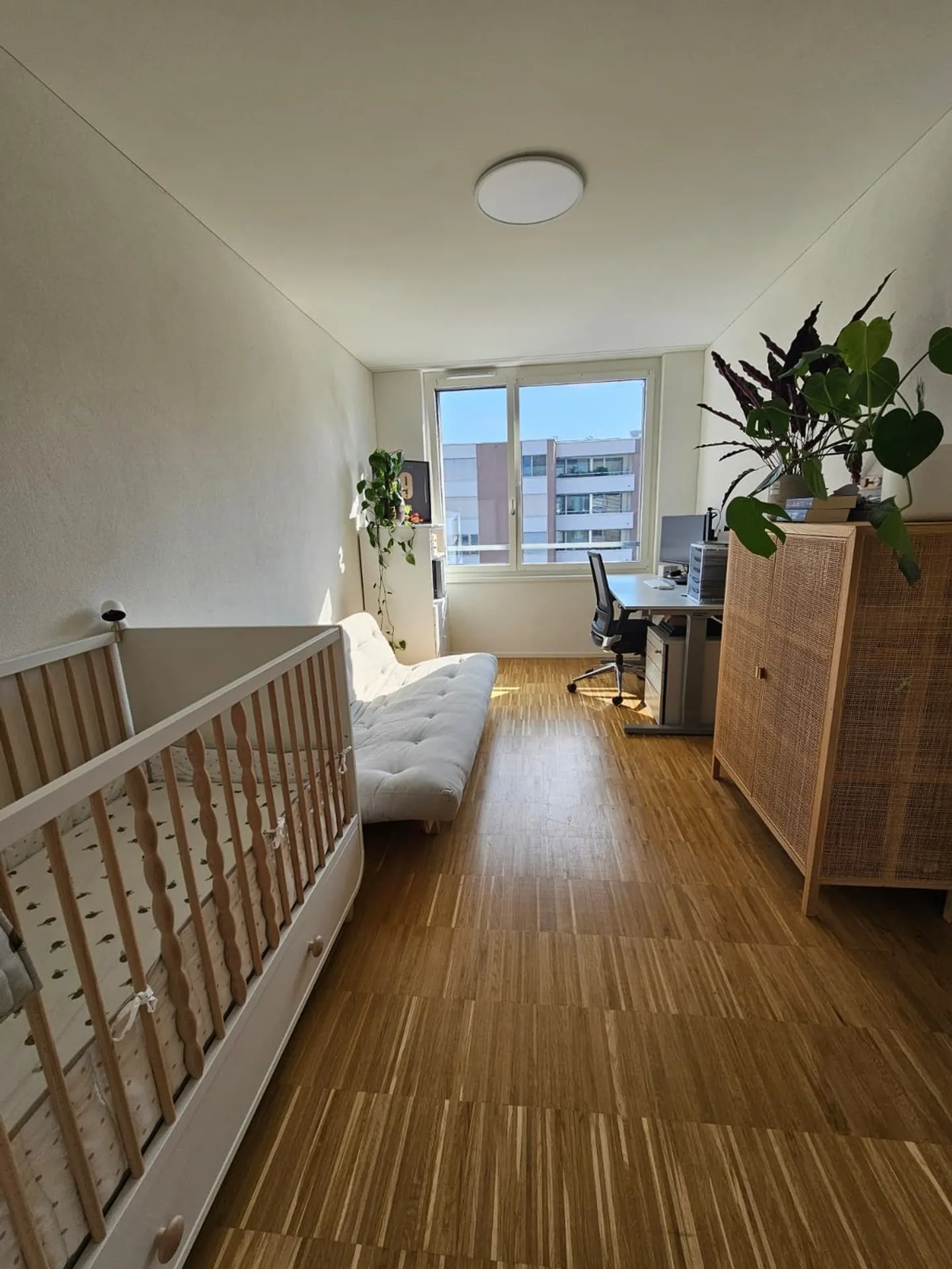 Modern Apartment with Balcony - Photo 5 of 10