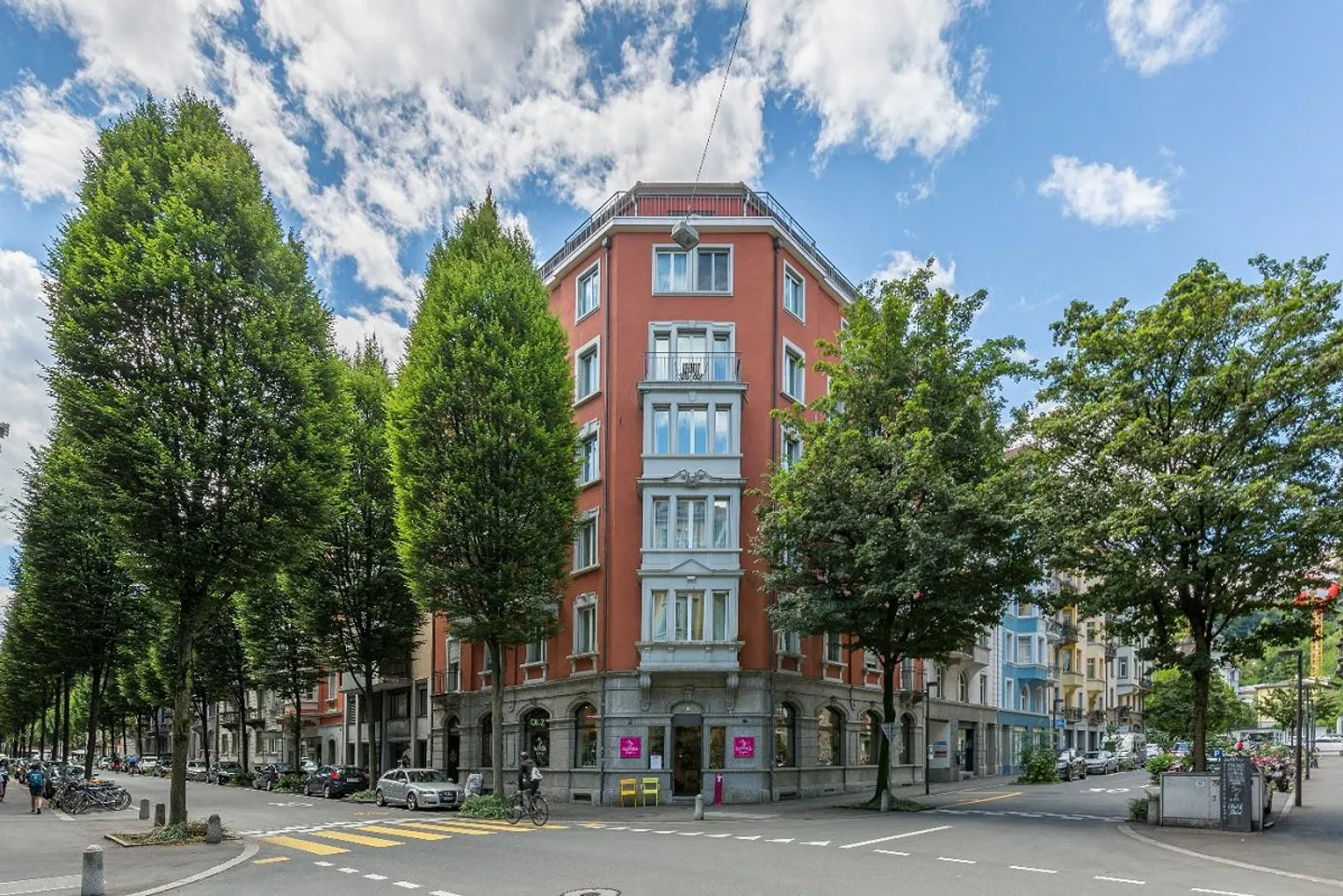 VERSATILE AND SPACIOUS COMMERCIAL SPACE IN THE POPULAR BRUCHQUARTIER - Photo 1 of 3