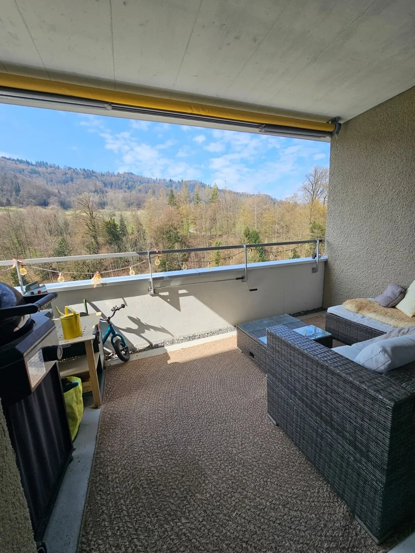 Modern Apartment with Balcony - Photo 10 of 10