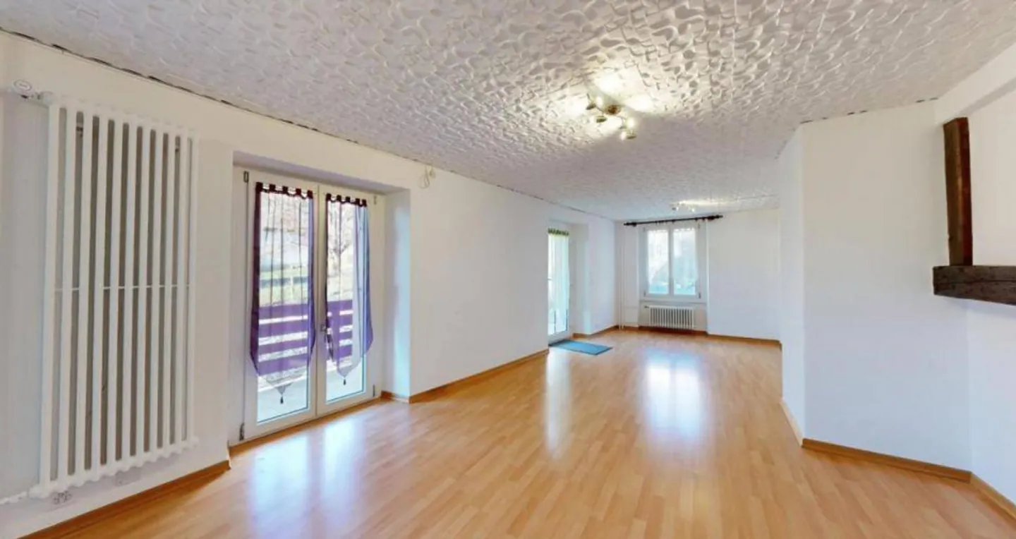 FULLY RENOVATED INCOME PROPERTY - 3 UNITS - RENTAL INCOME CHF 61,800 - Photo 3 of 6