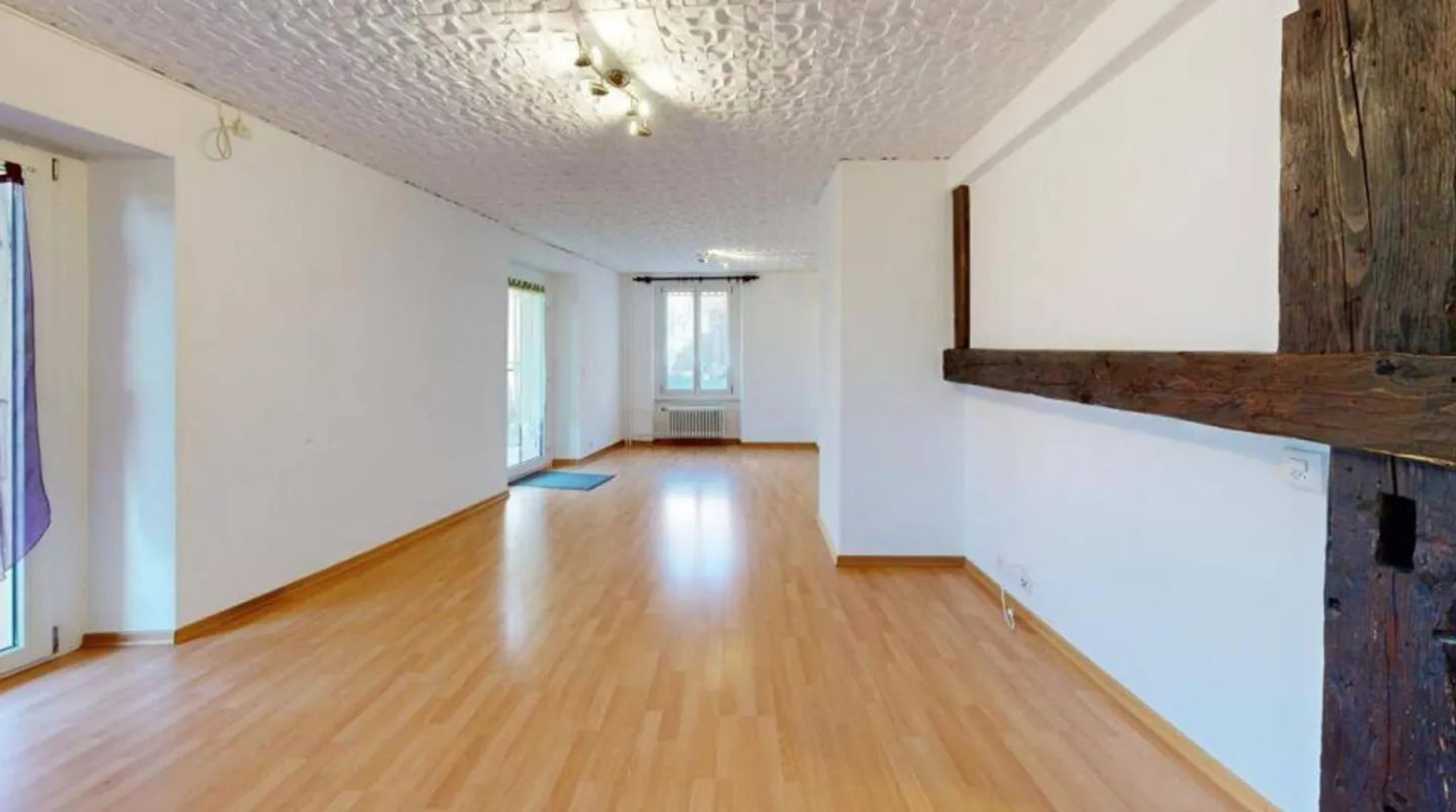 FULLY RENOVATED INCOME PROPERTY - 3 UNITS - RENTAL INCOME CHF 61,800 - Photo 5 of 6