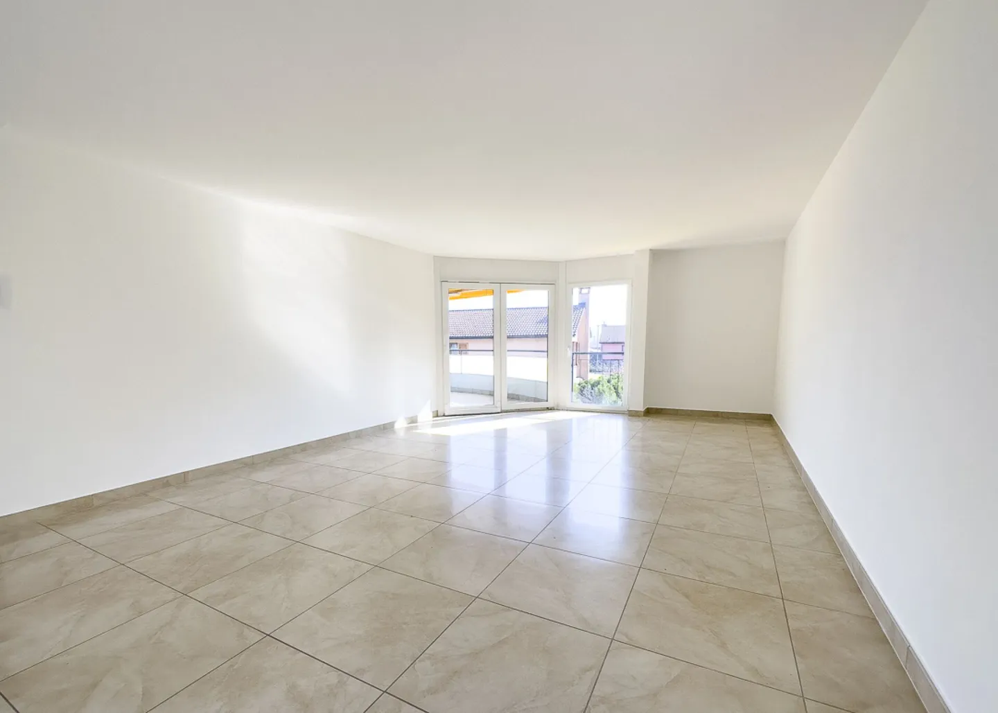 Bright 3.5-Room Apartment - Photo 1 of 7