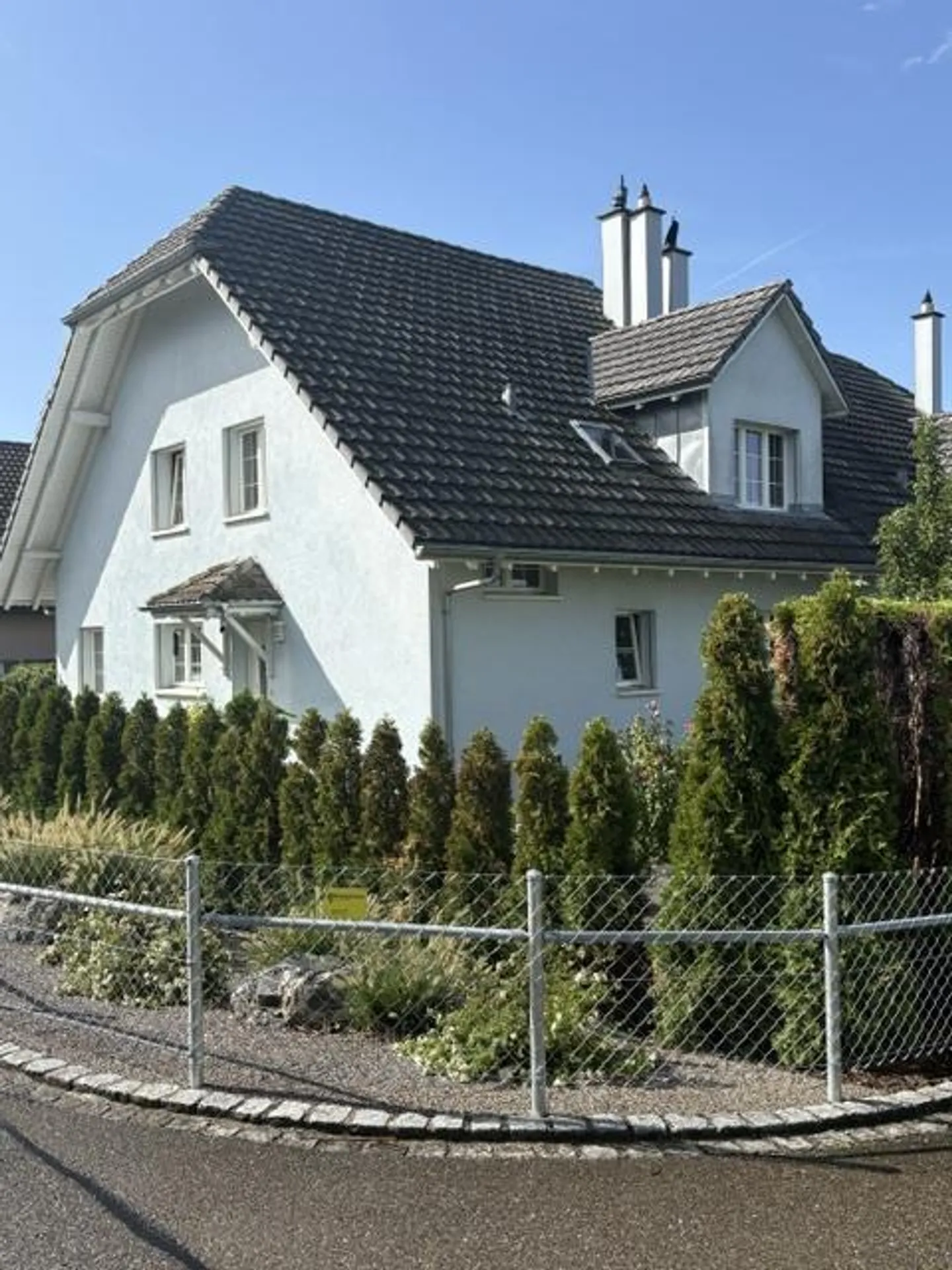 5 1/2 Room Corner House - Photo 1 of 8