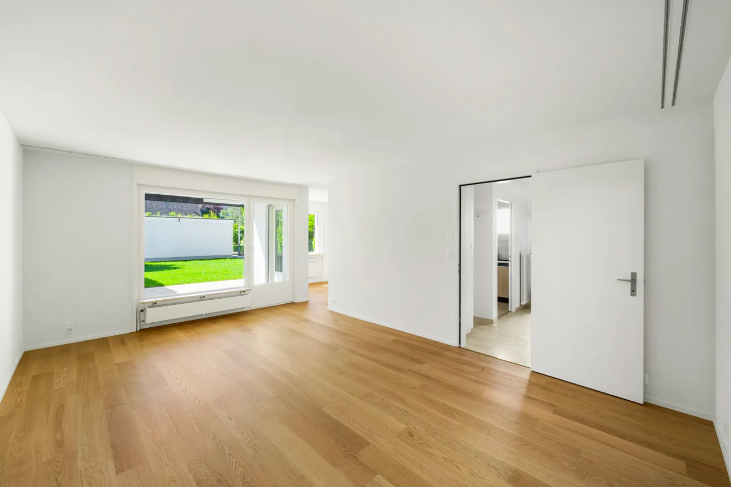 Stilvolles Doppelhaus mit Garten - Foto 4 von 15