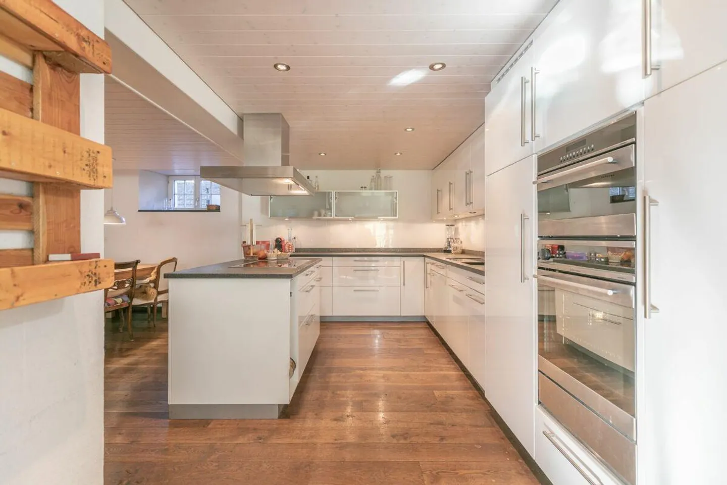 7.5-Room Single-Family House with Surroundings - Photo 5 of 16