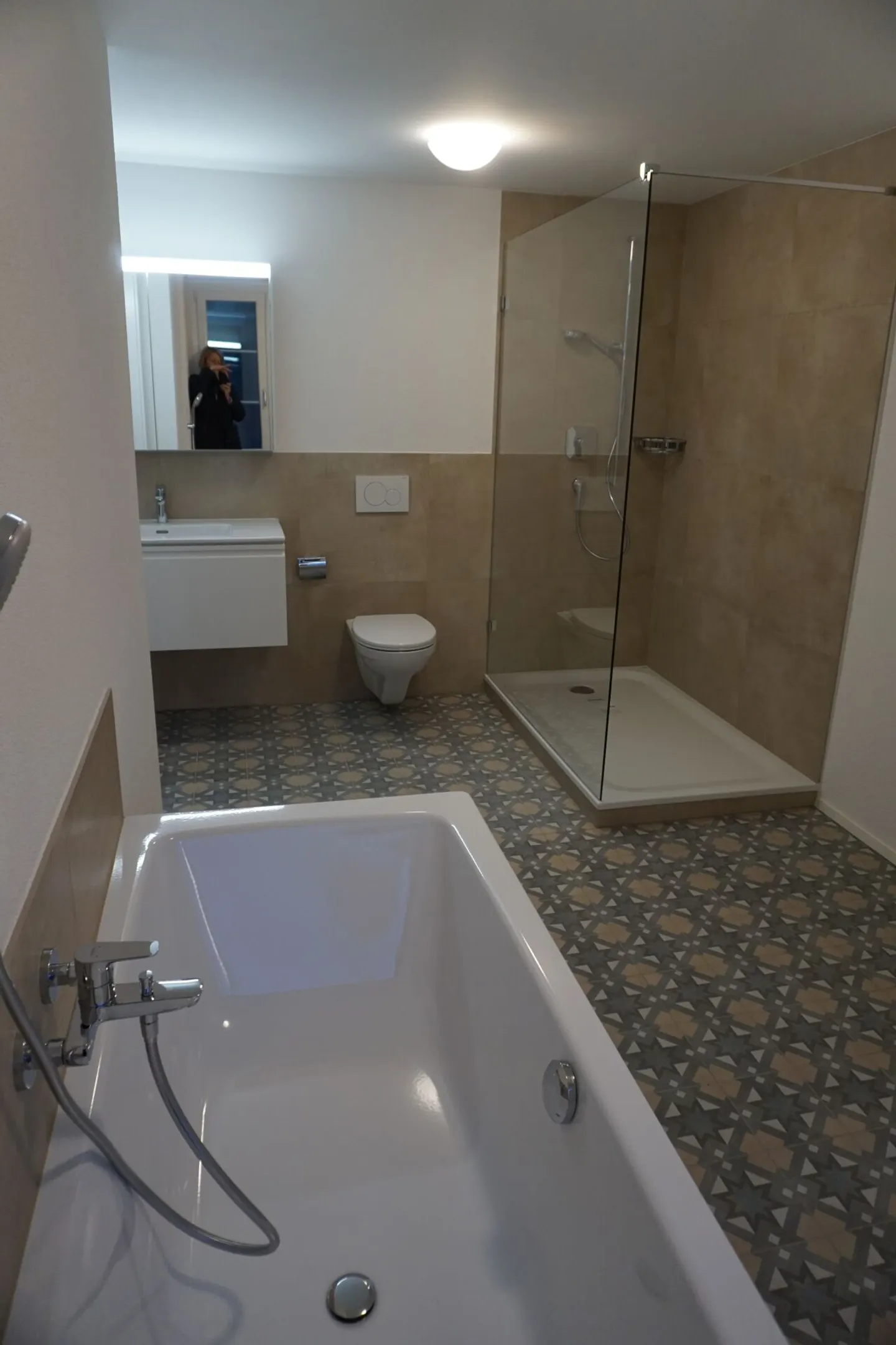 Appartement 3,5 pièces avec grande terrasse et vue sur les montagnes ! - Photo 4 sur 9