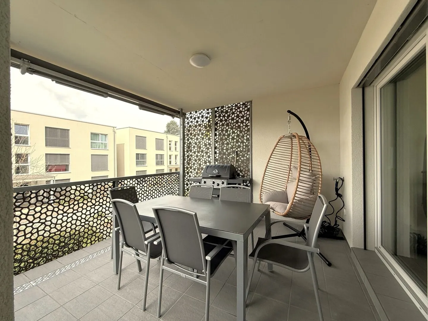 Ampio appartamento di 4,5 stanze moderno, soleggiato, adatto alle famiglie - Foto 1 di 14