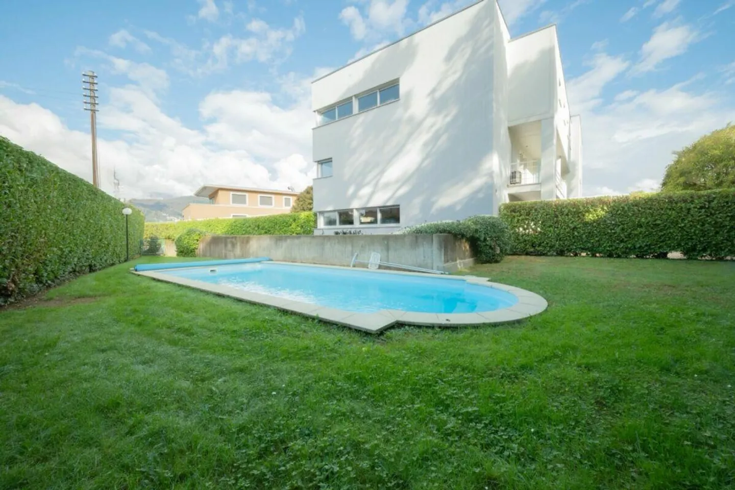 Elegant Duplex with Private Garden - Photo 11 of 11