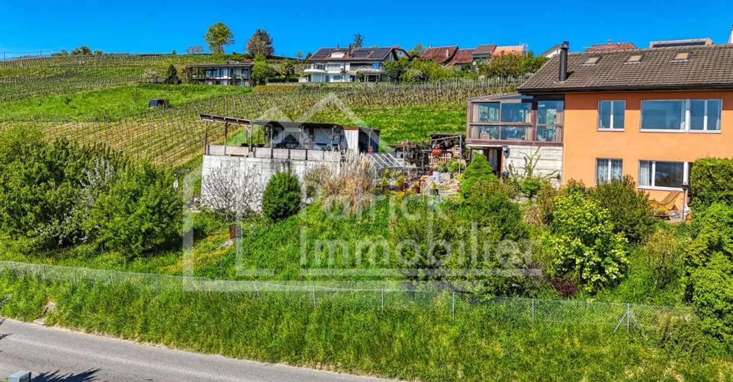 Charming Townhouse with Lake View - Photo 4 of 13