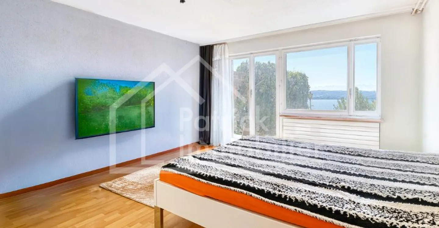 Charming Townhouse with Lake View - Photo 9 of 13